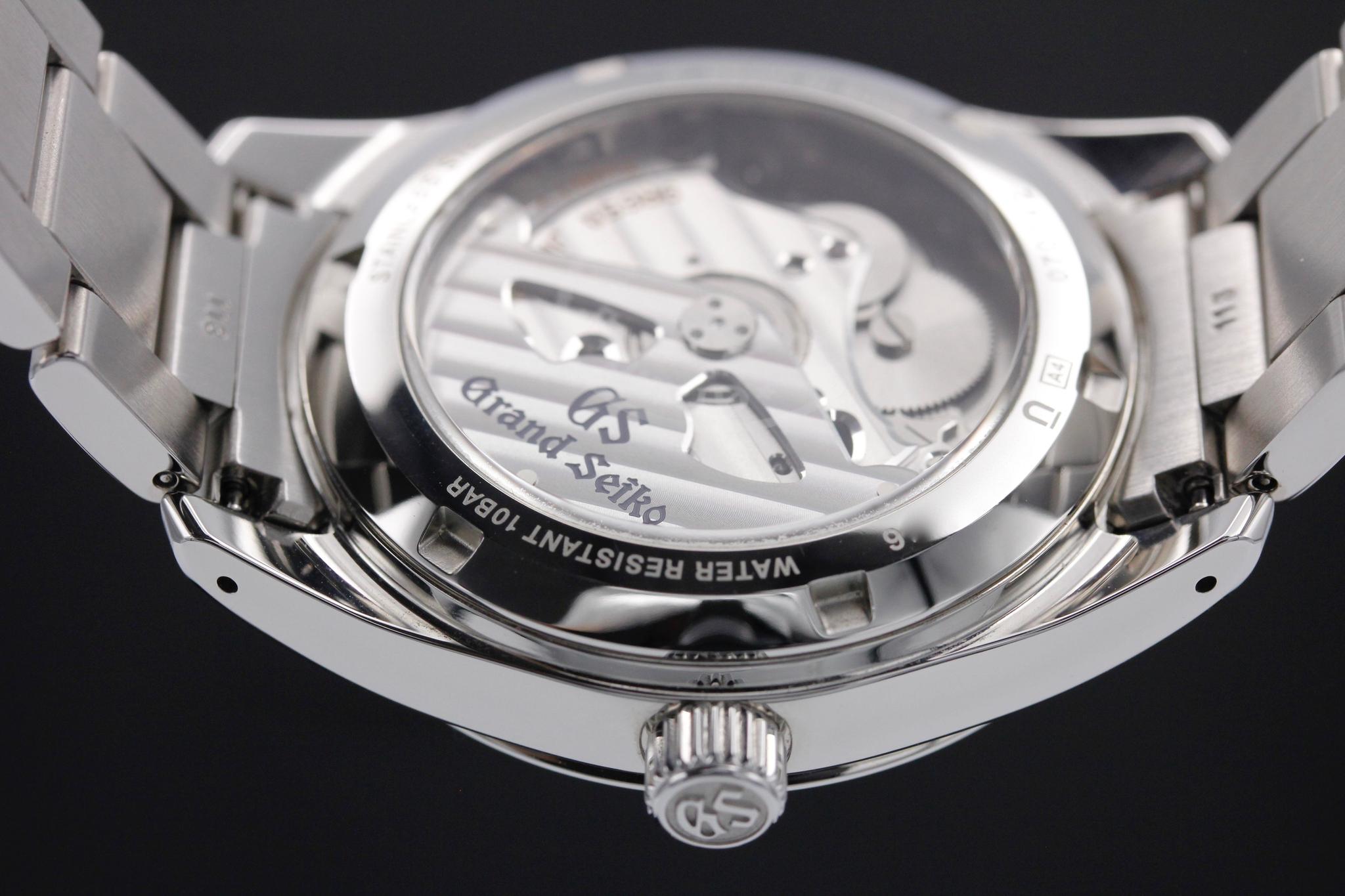 Watch Image 7