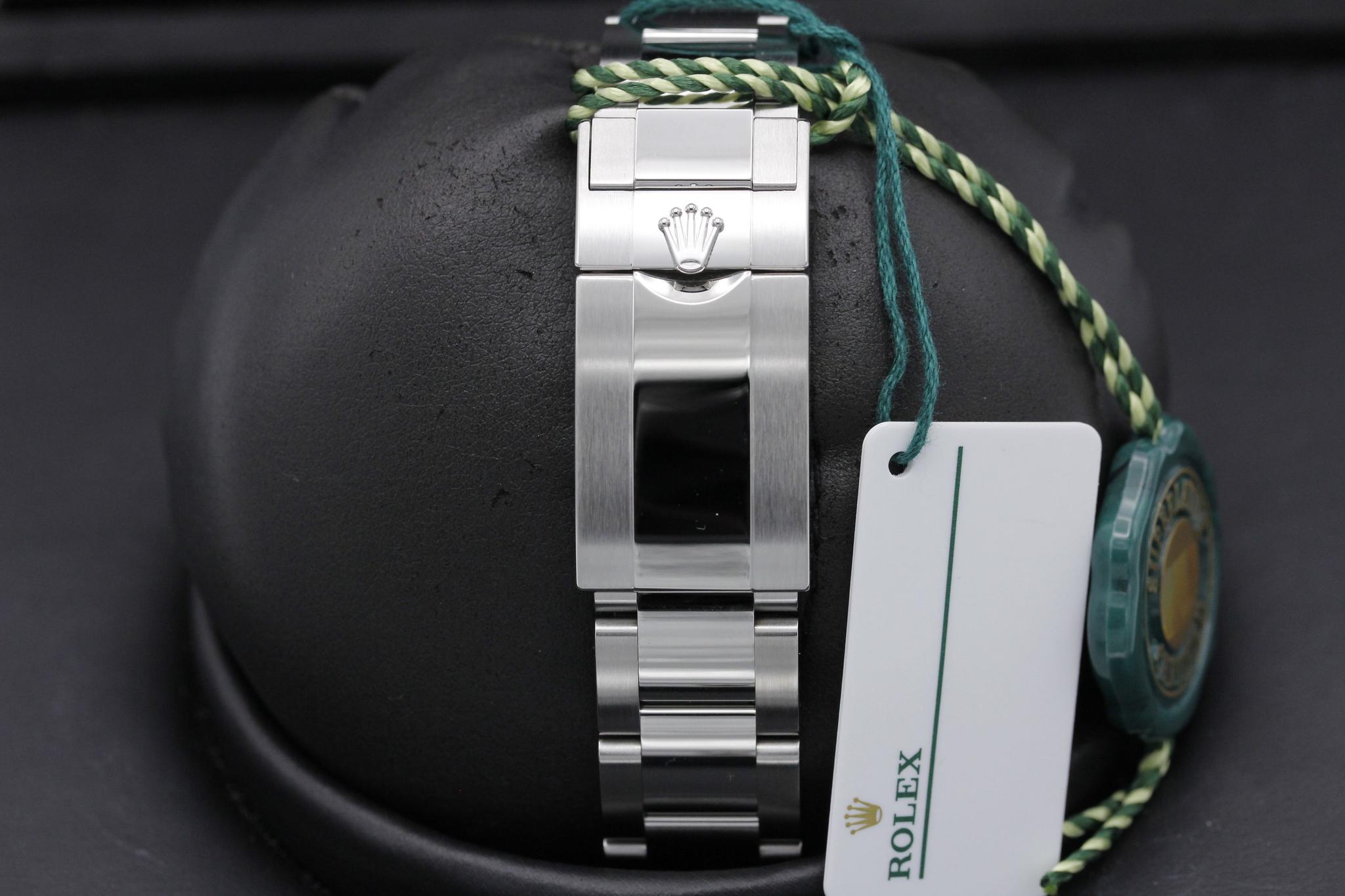 Watch Image 8