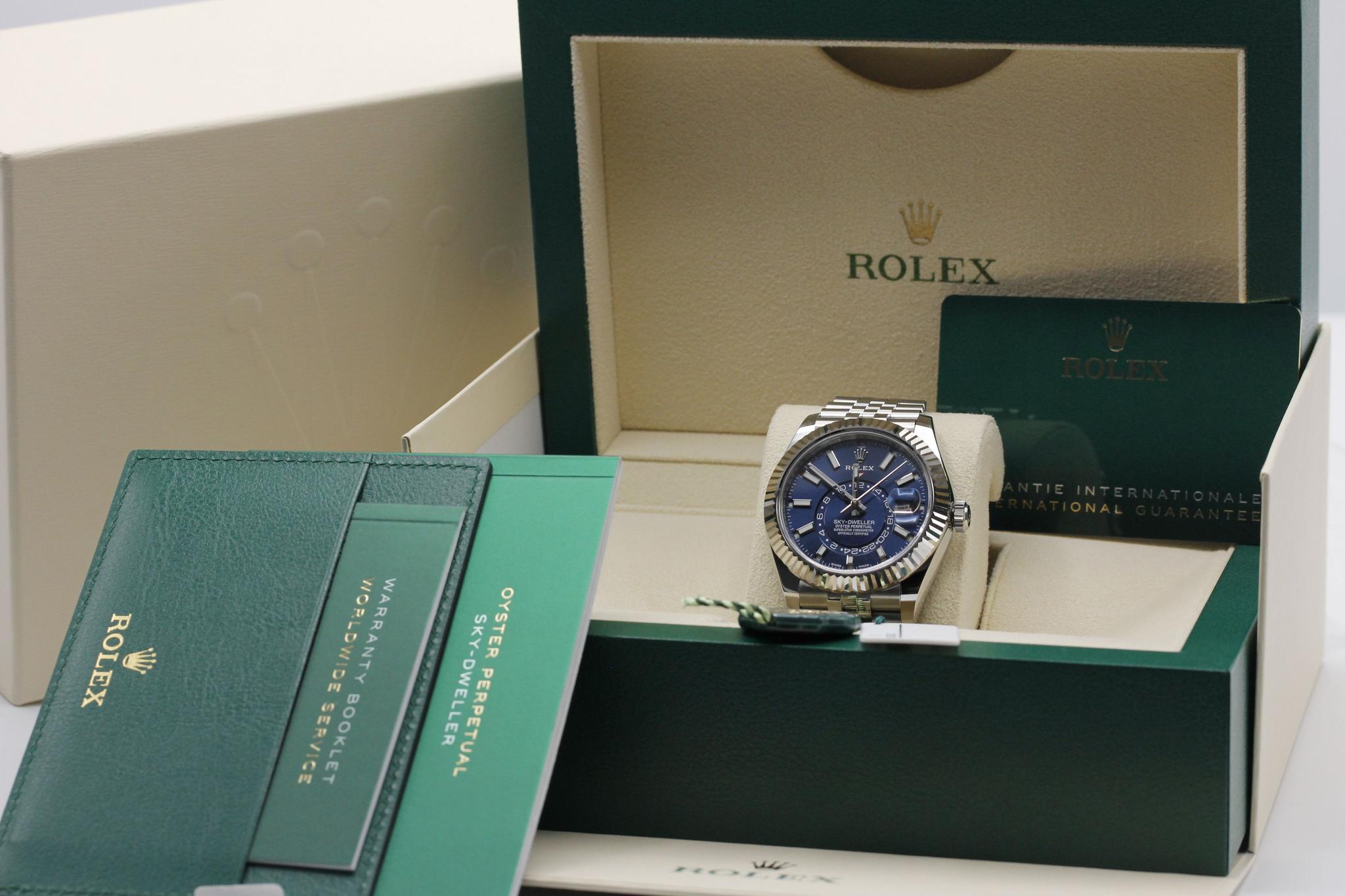 Watch Image 11