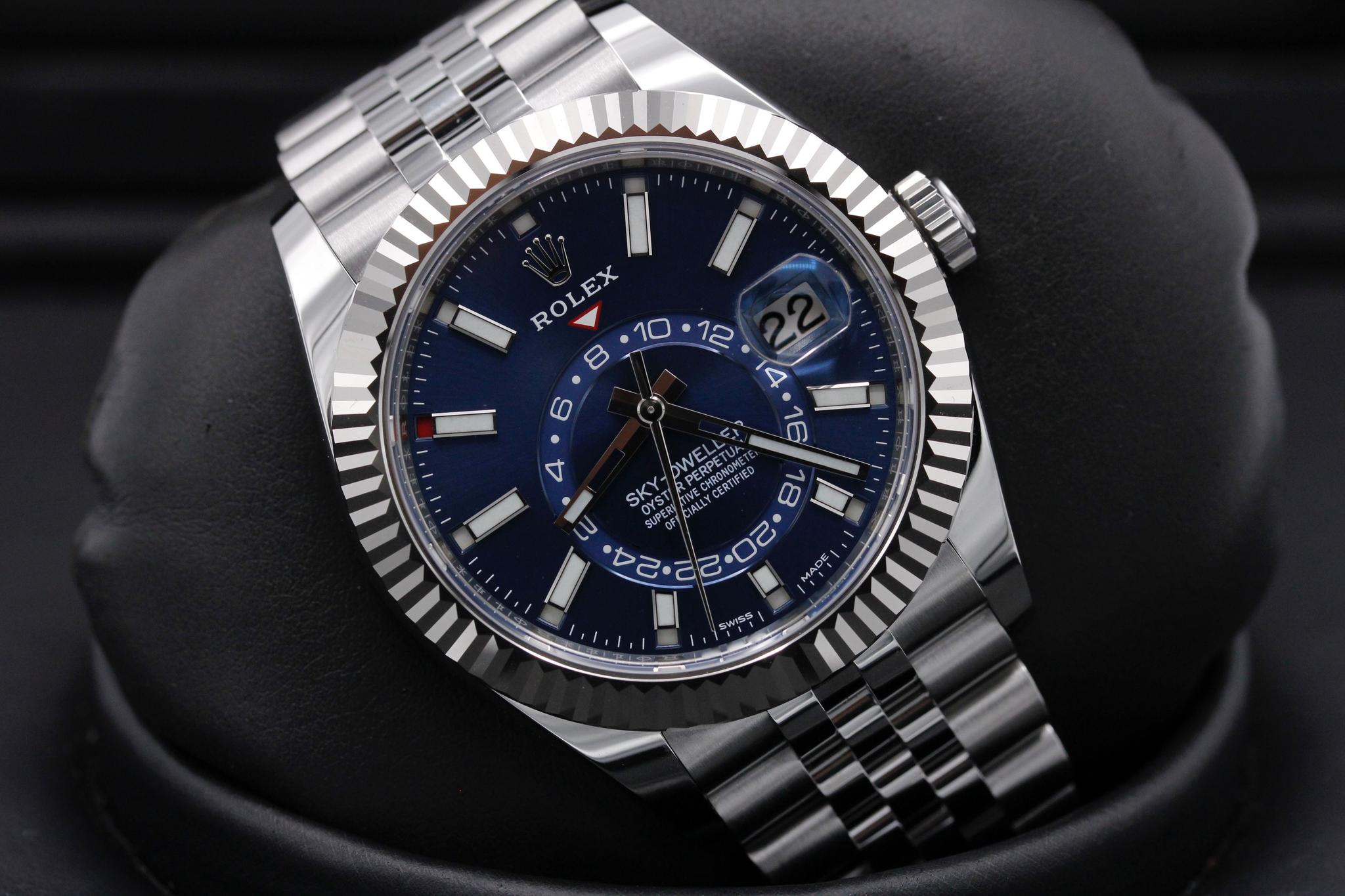 Watch Image 9