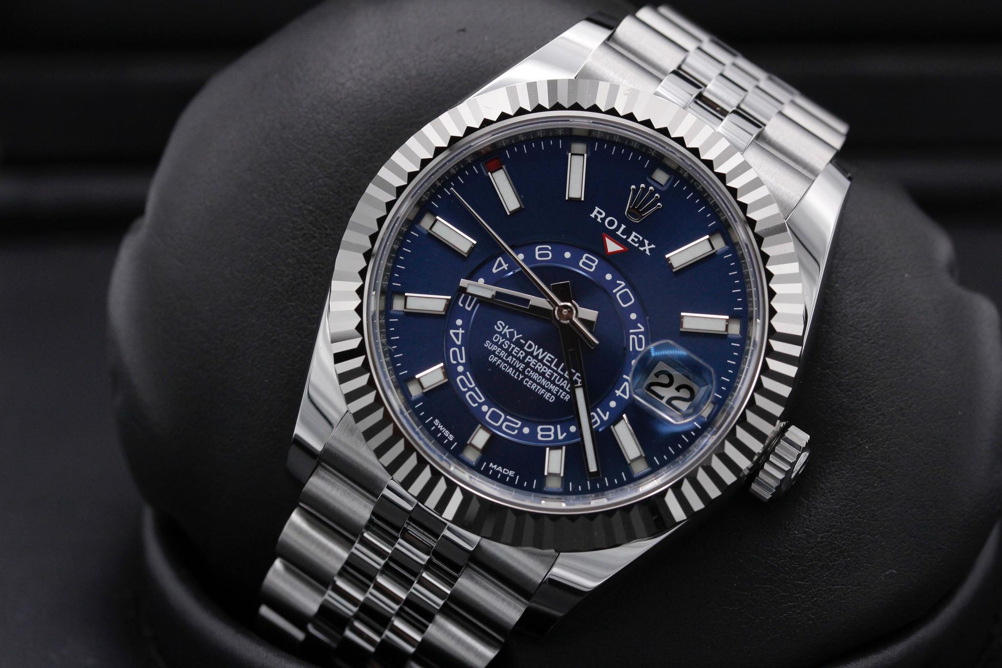 Watch Image 10