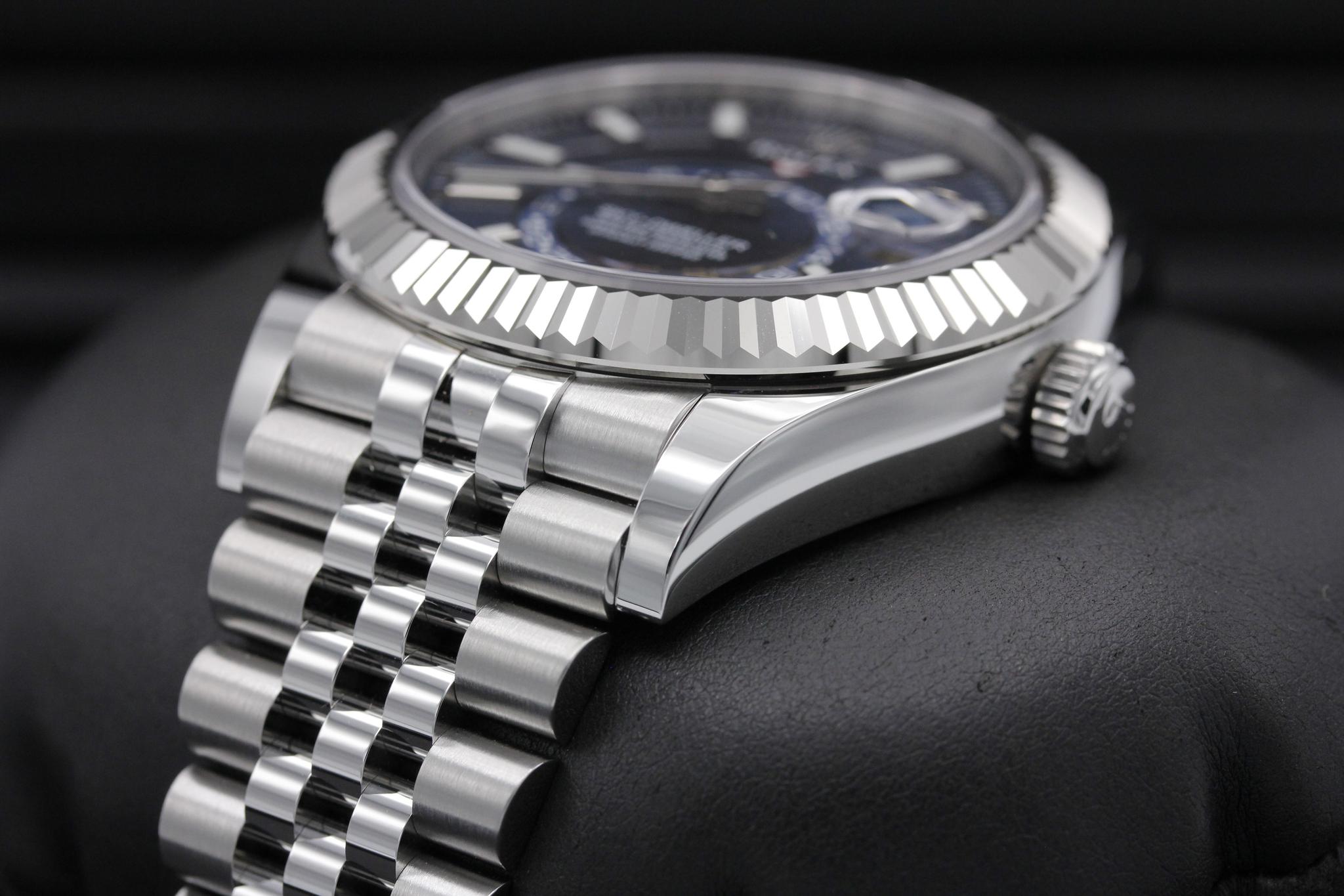 Watch Image 2