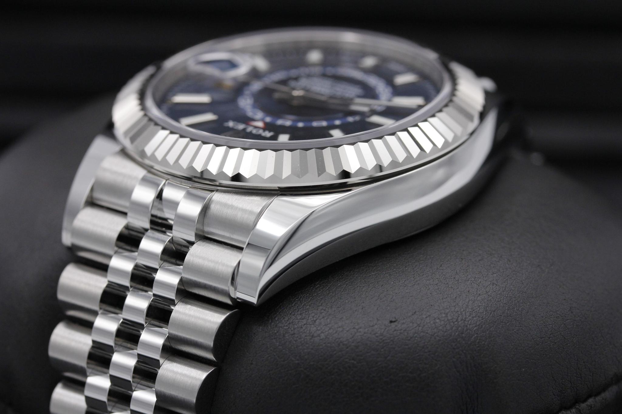 Watch Image 5