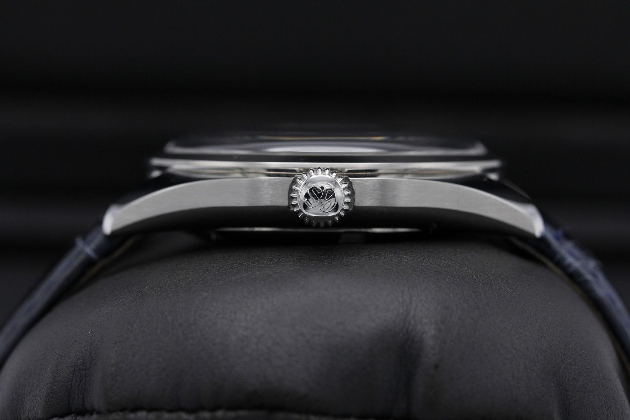 Watch Image 3