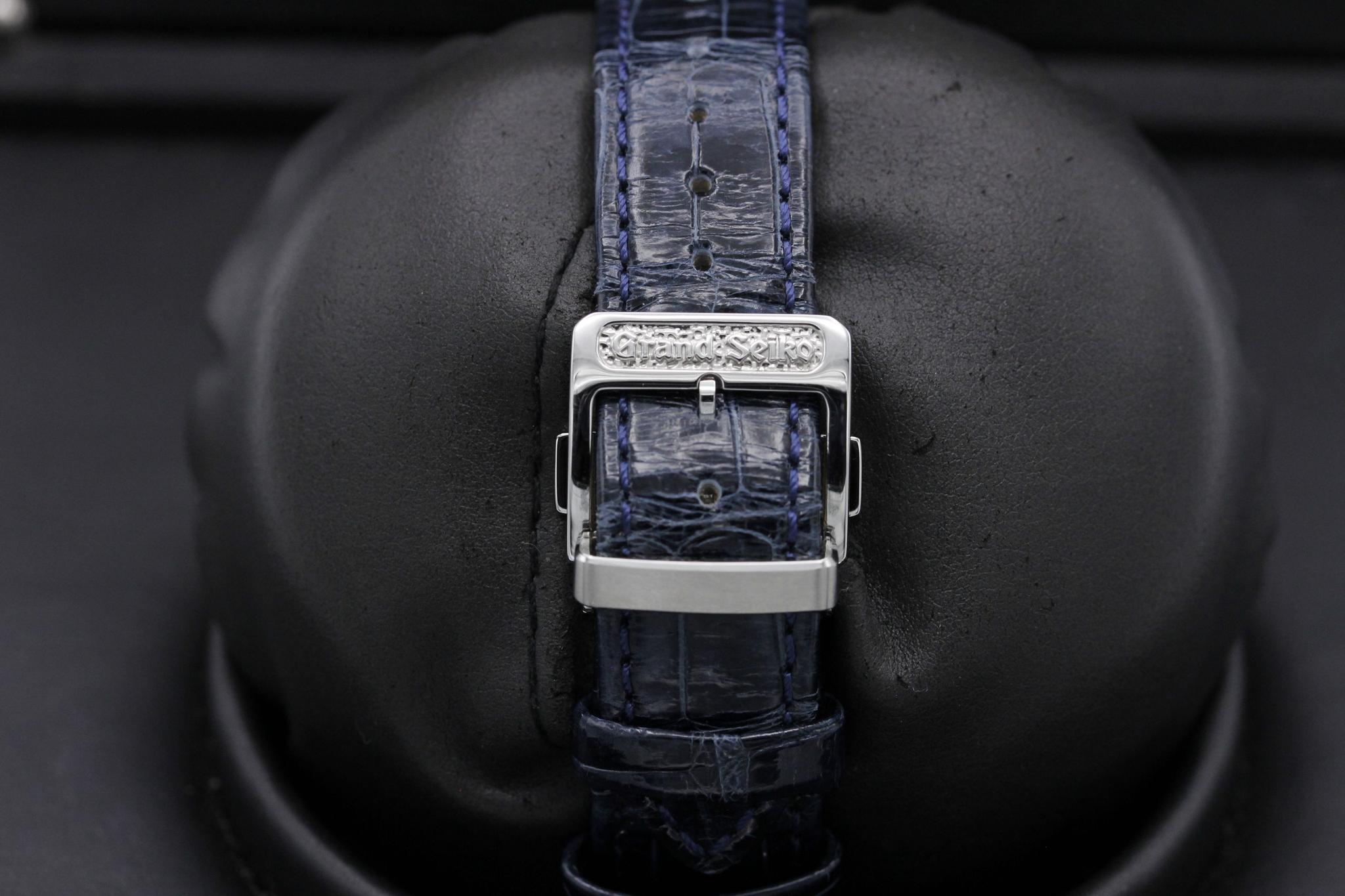 Watch Image 8
