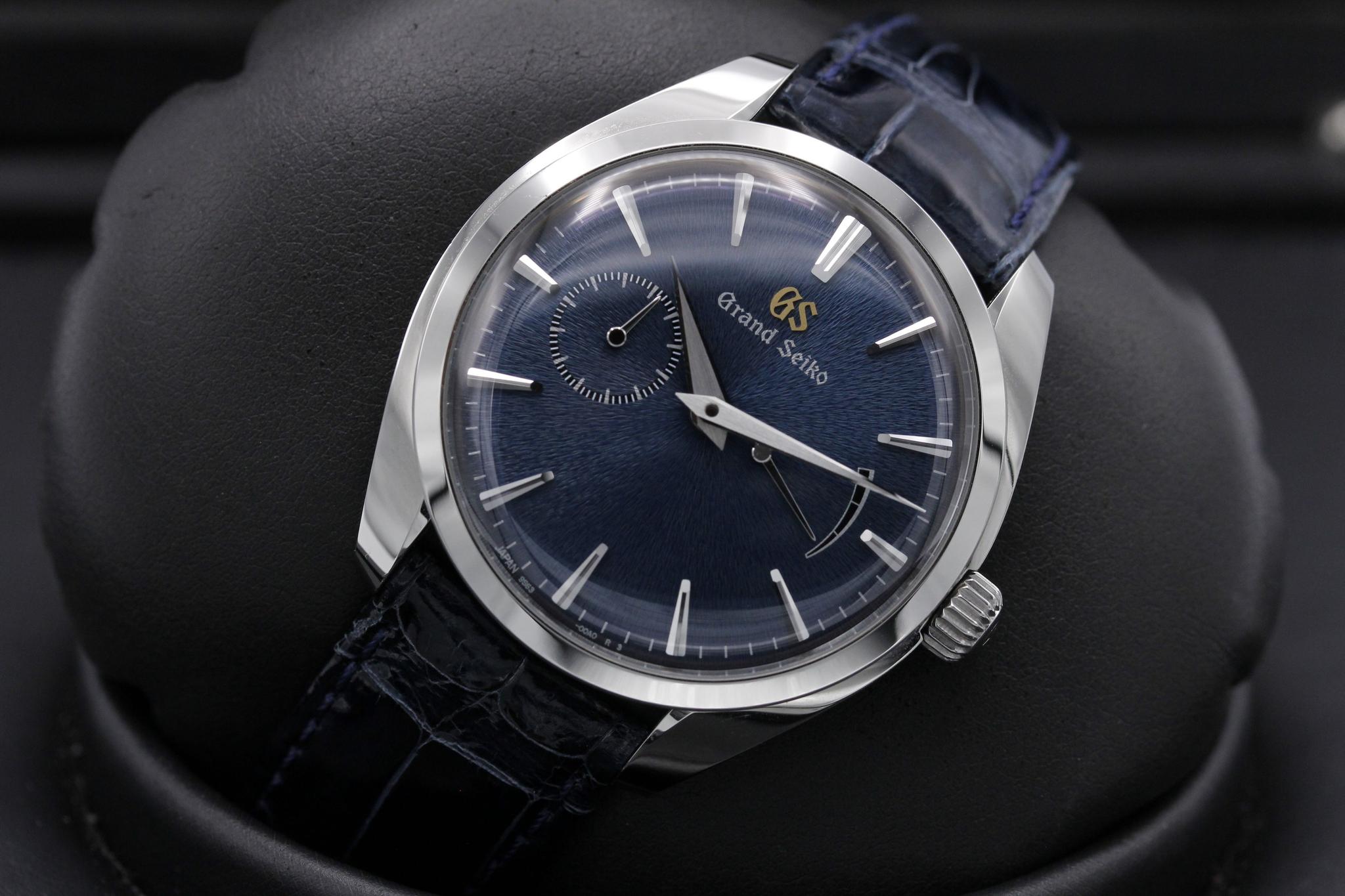 Watch Image 10