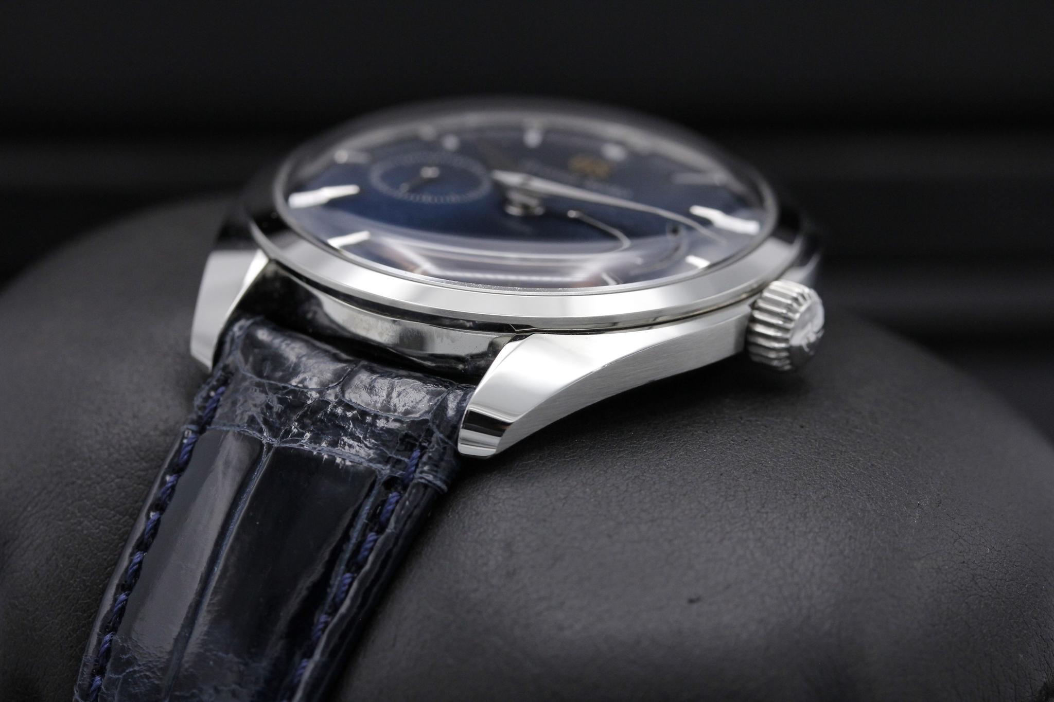 Watch Image 2