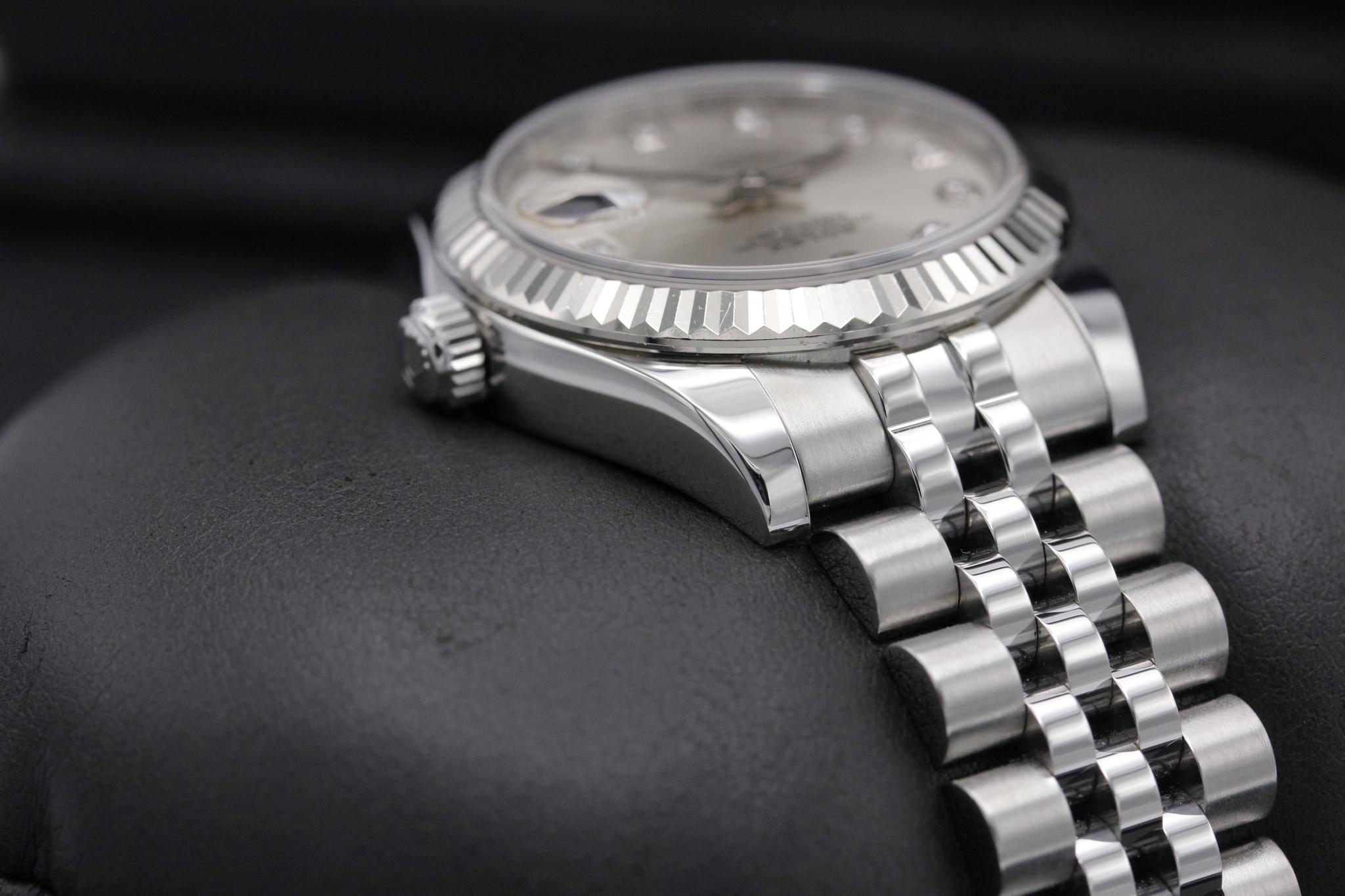 Watch Image 4