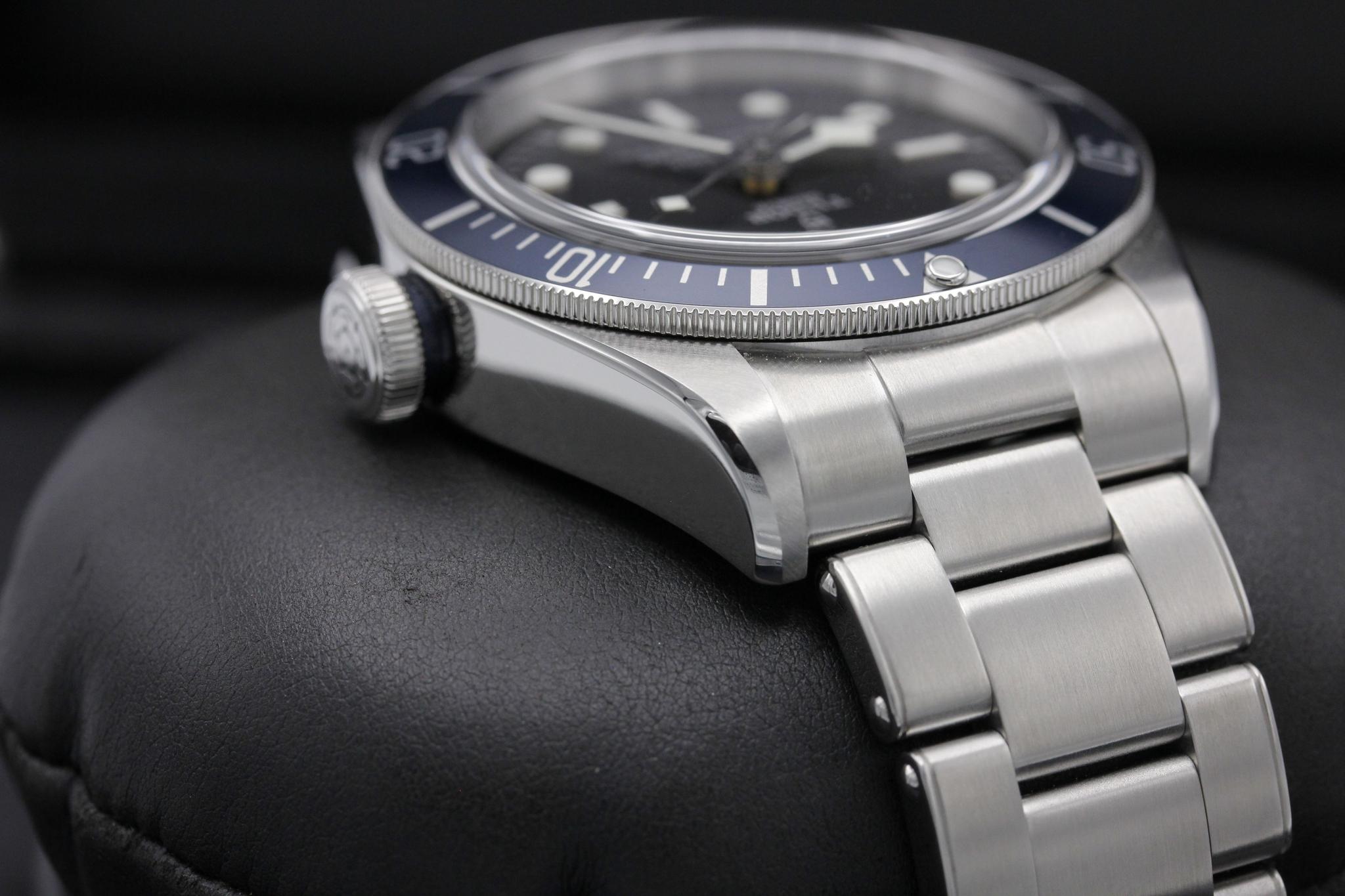 Watch Image 4