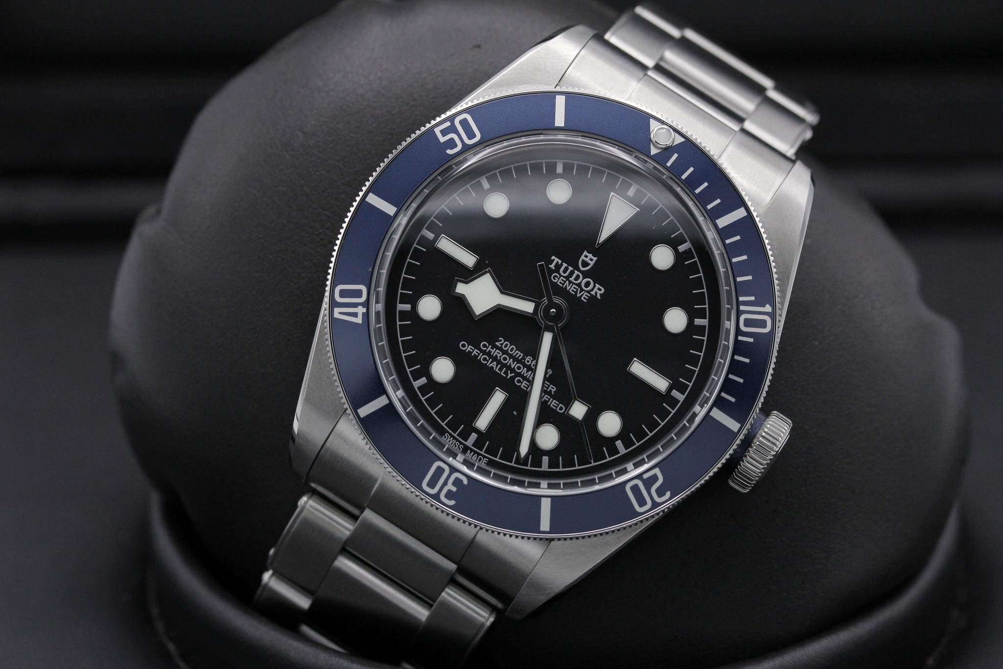 Watch Image 10