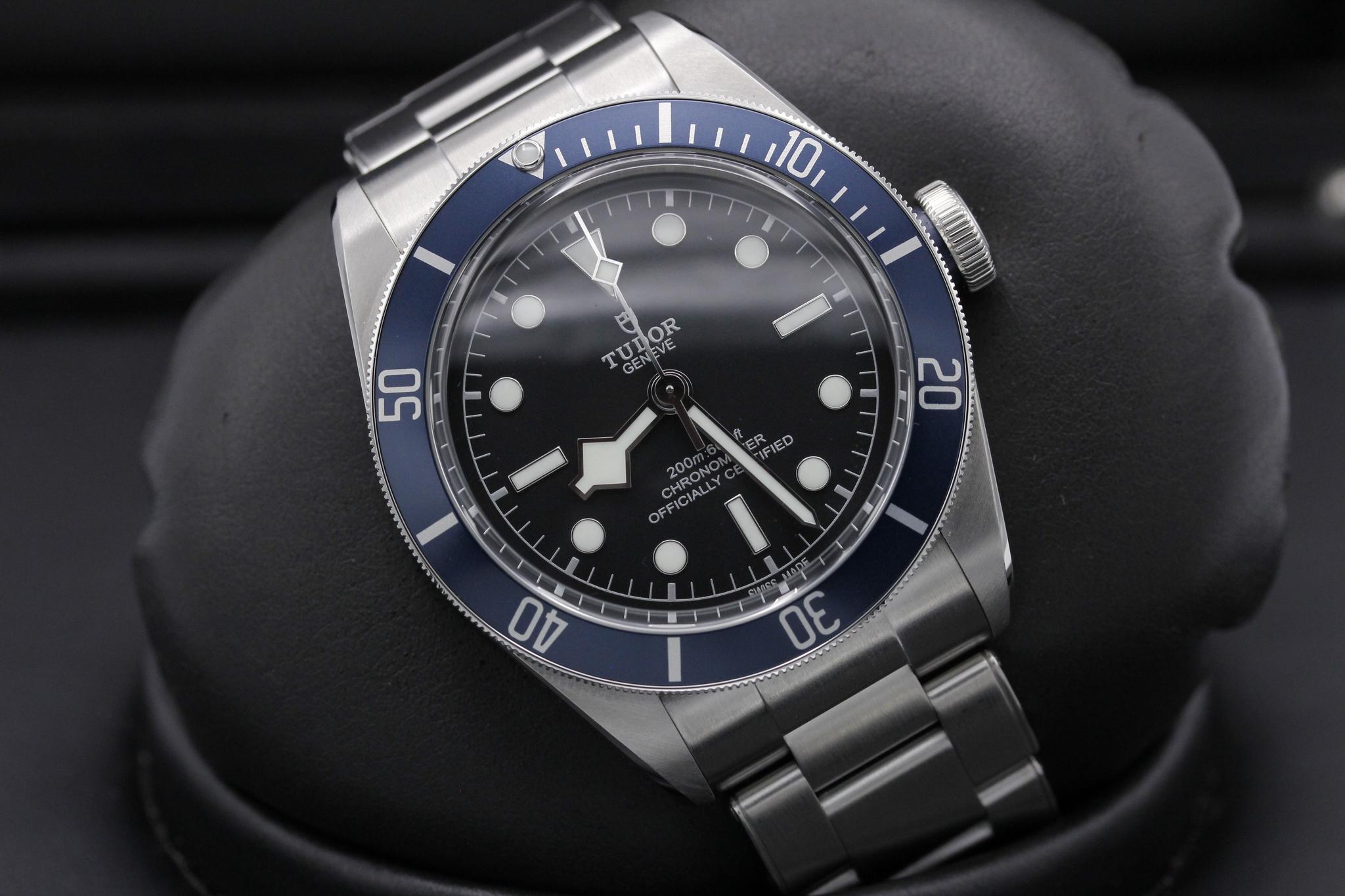 Watch Image 9