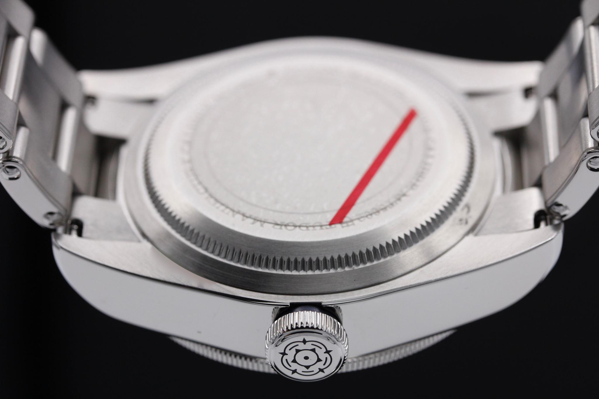 Watch Image 7