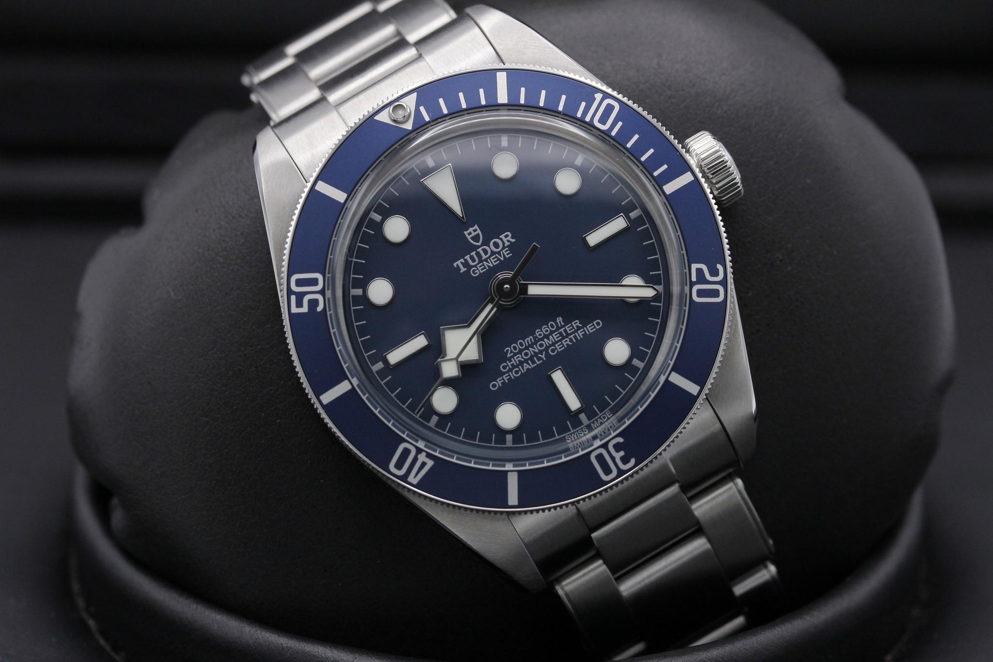 Watch Image 9