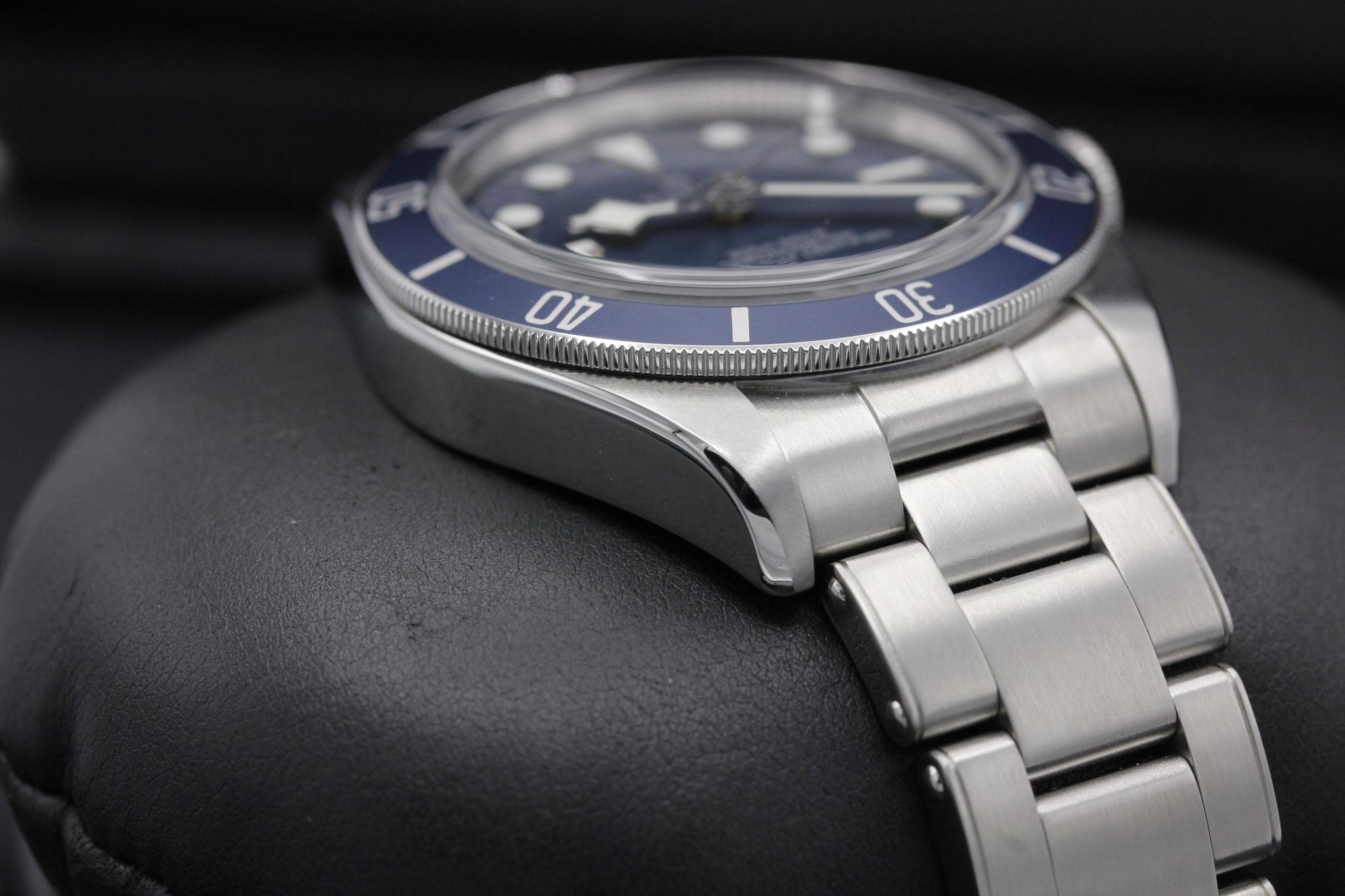 Watch Image 6