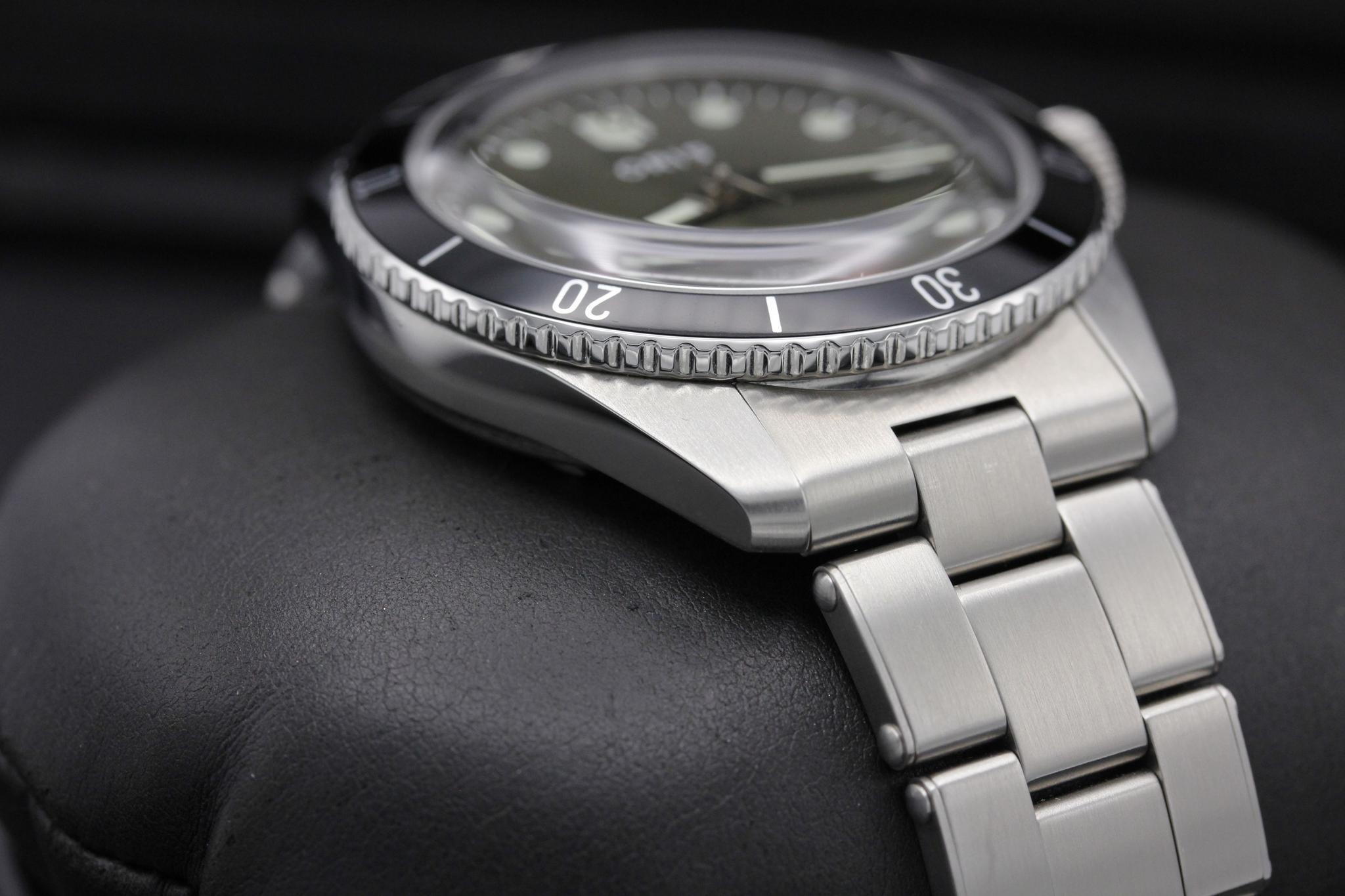 Watch Image 6