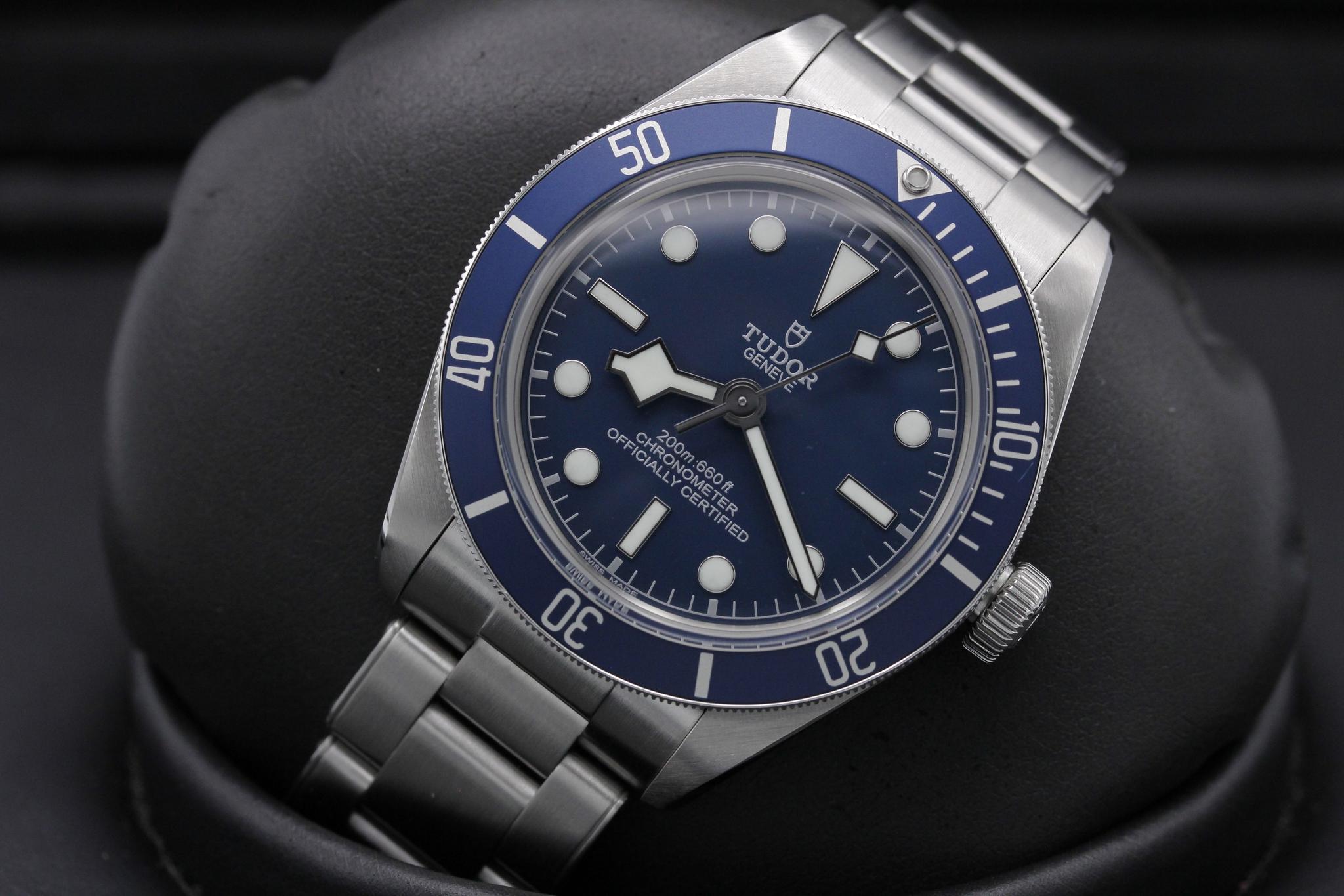 Watch Image 10