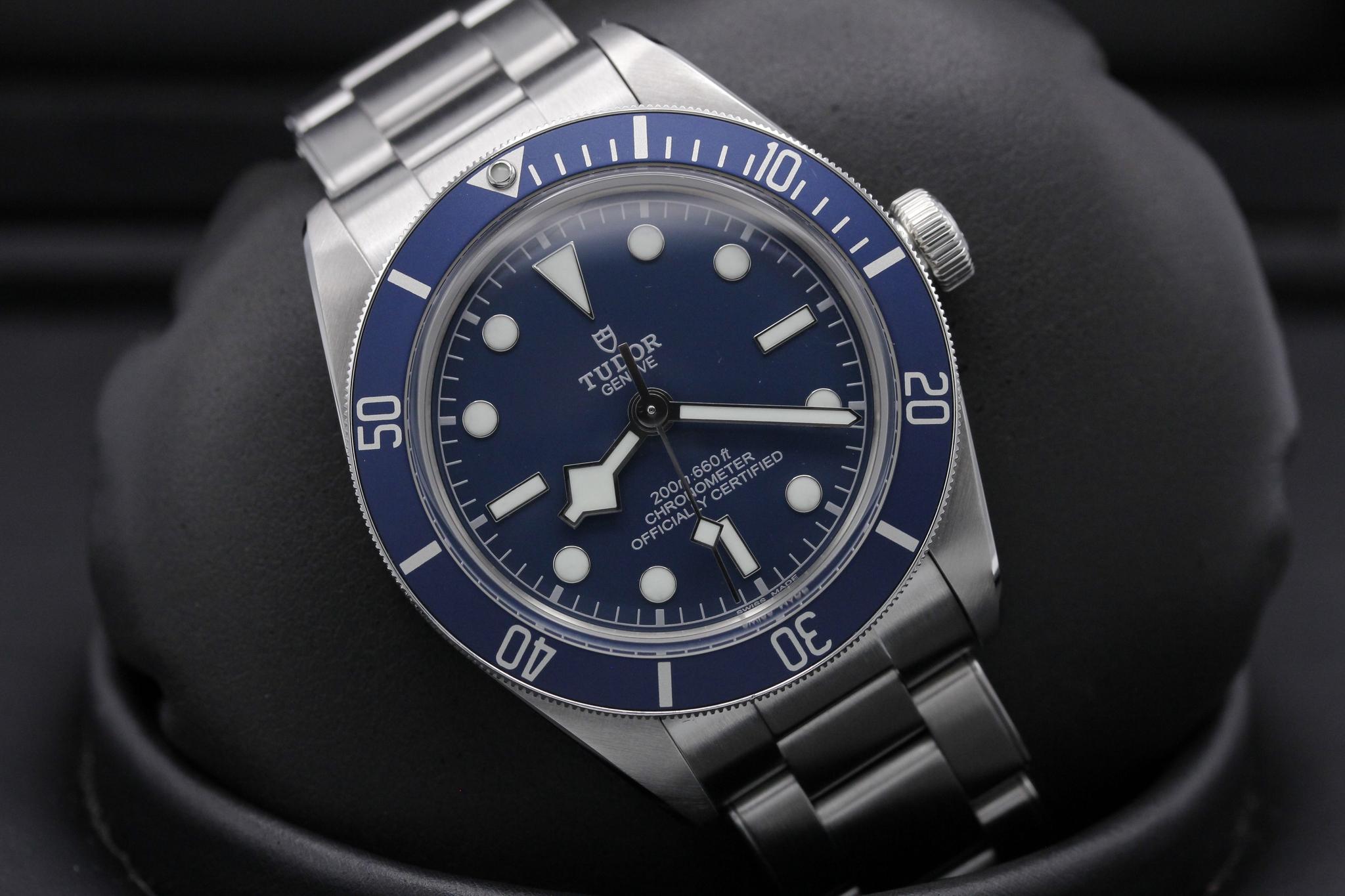 Watch Image 9