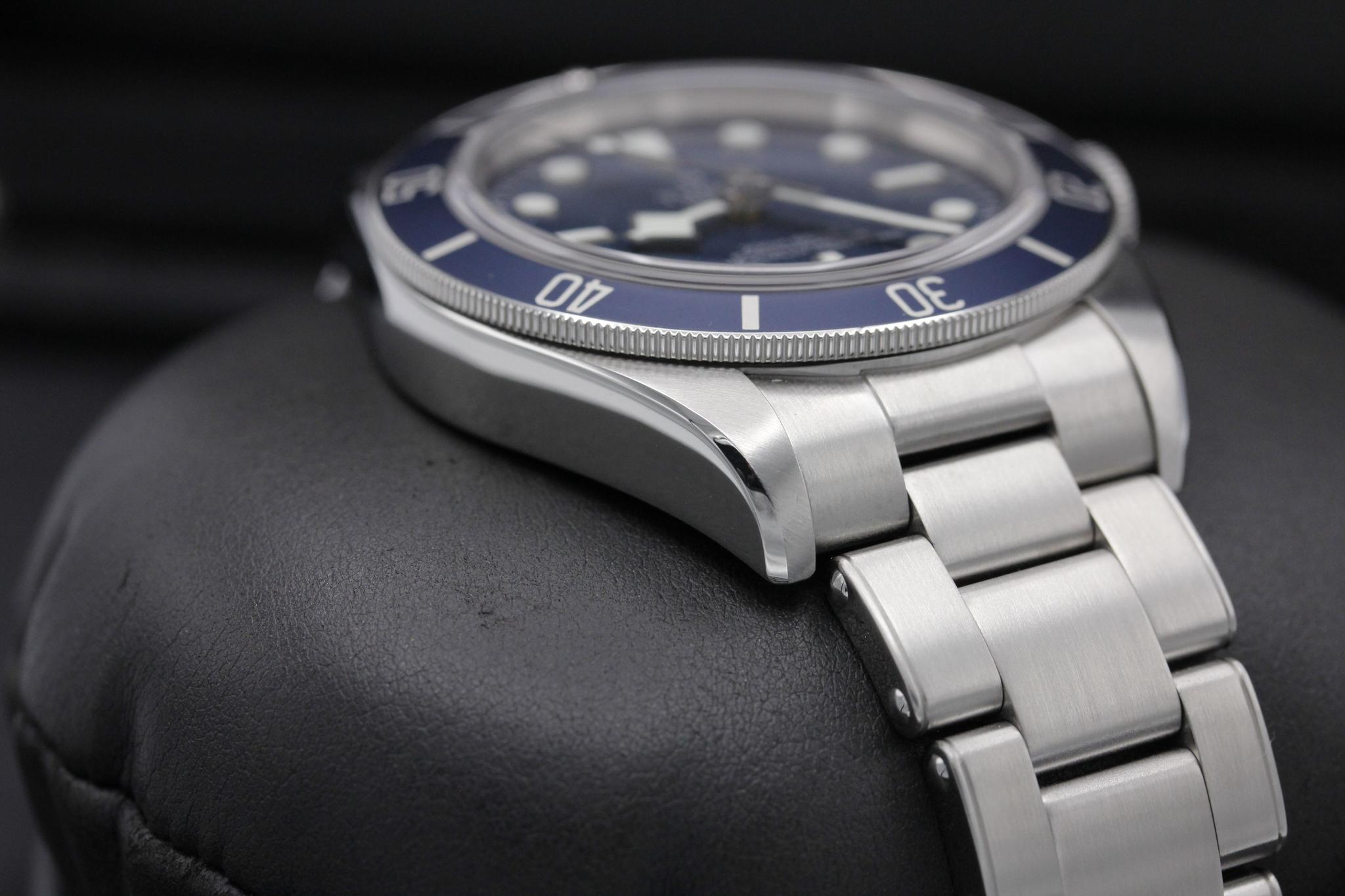 Watch Image 6