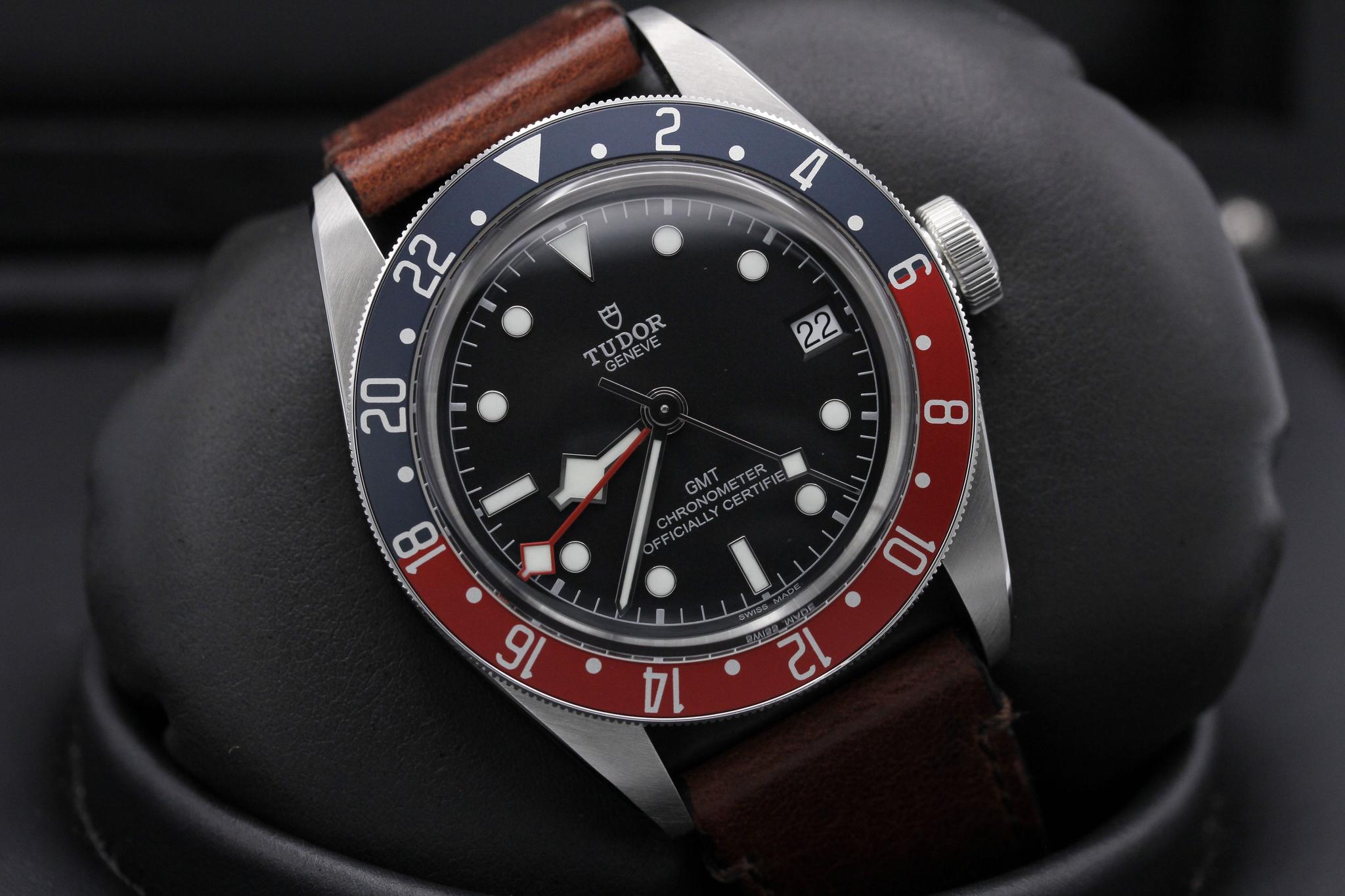 Watch Image 9