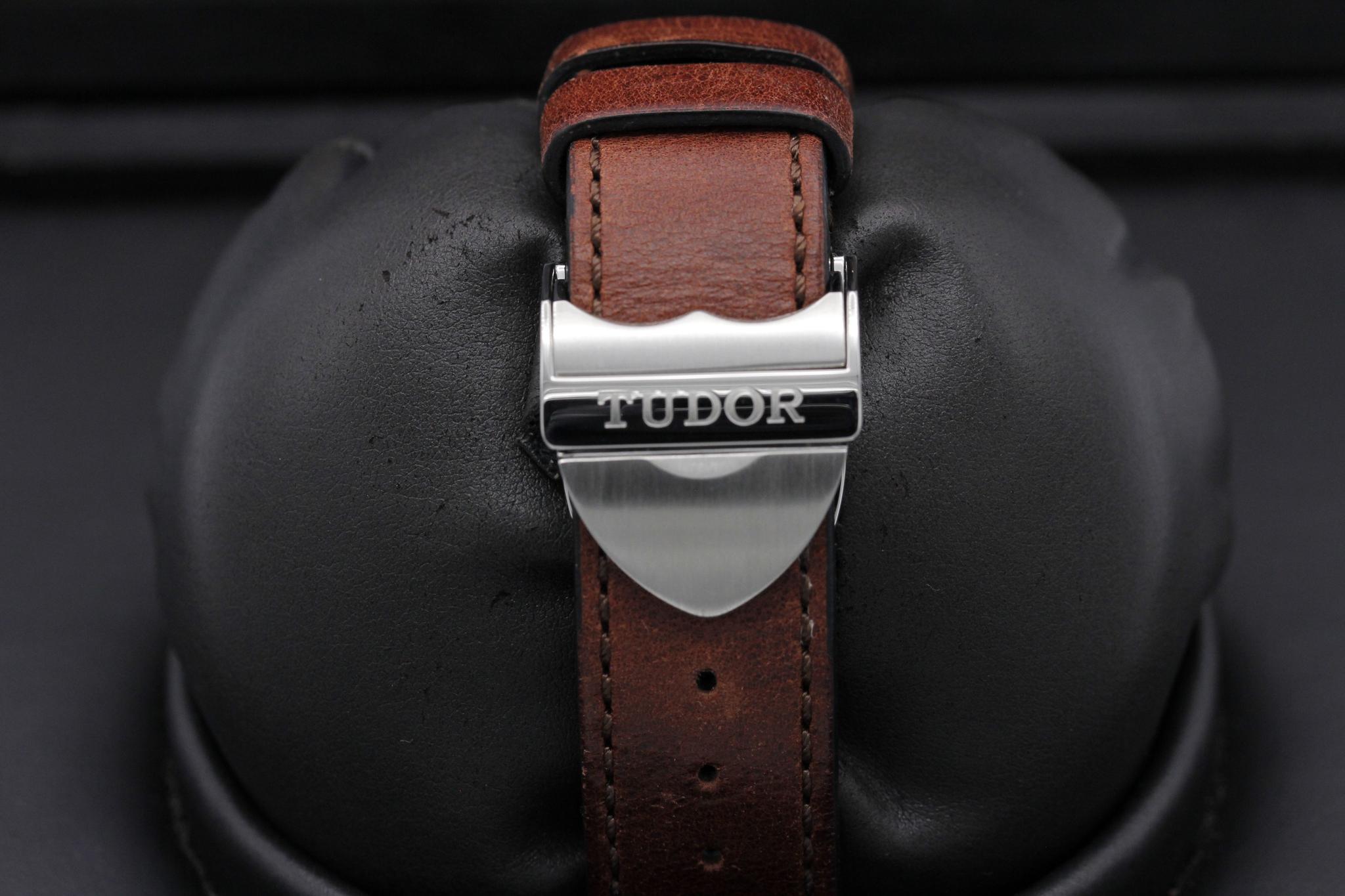Watch Image 8