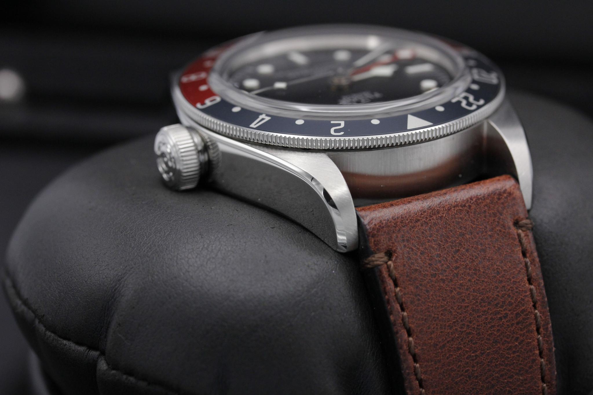 Watch Image 4