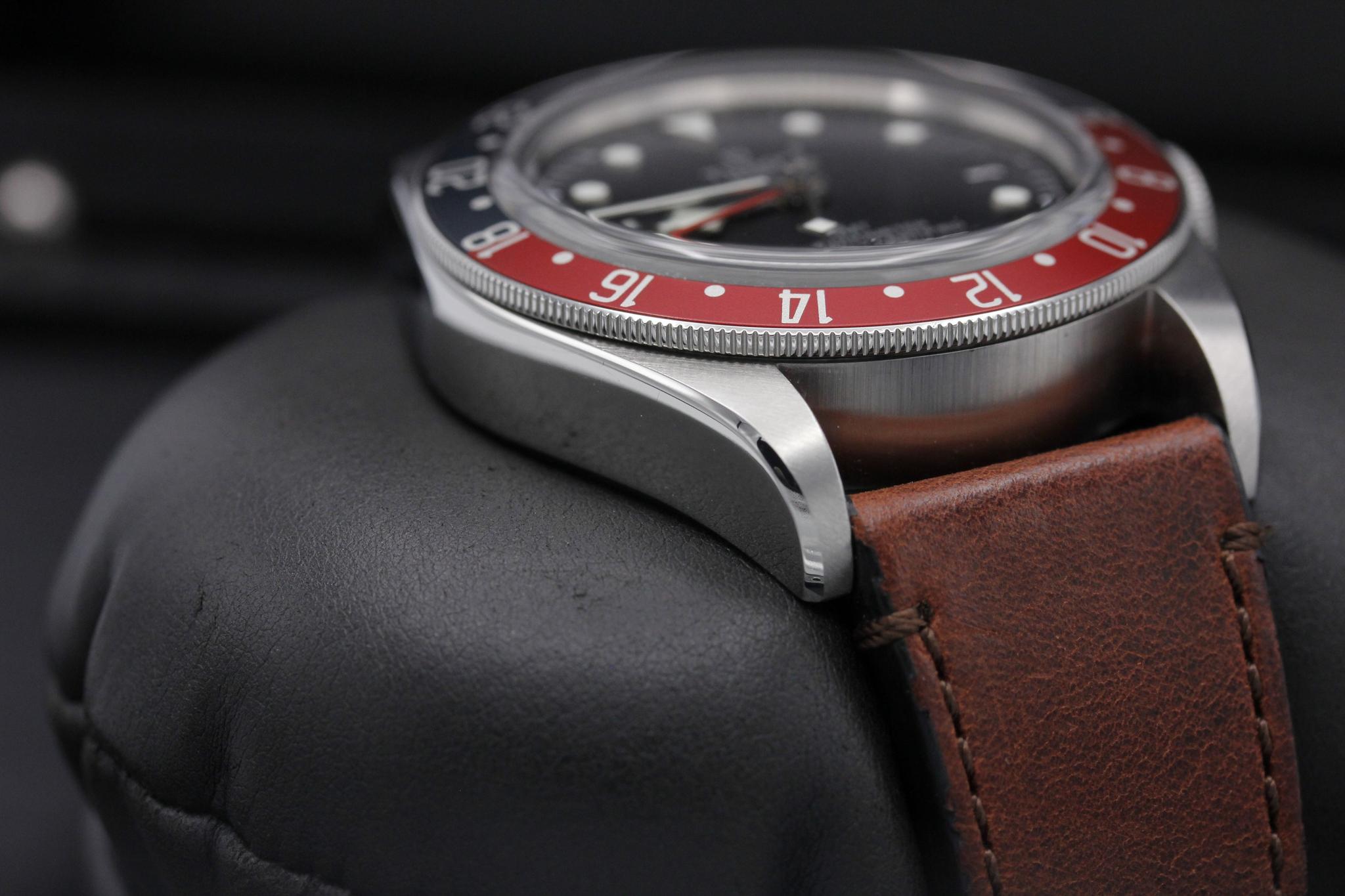 Watch Image 6