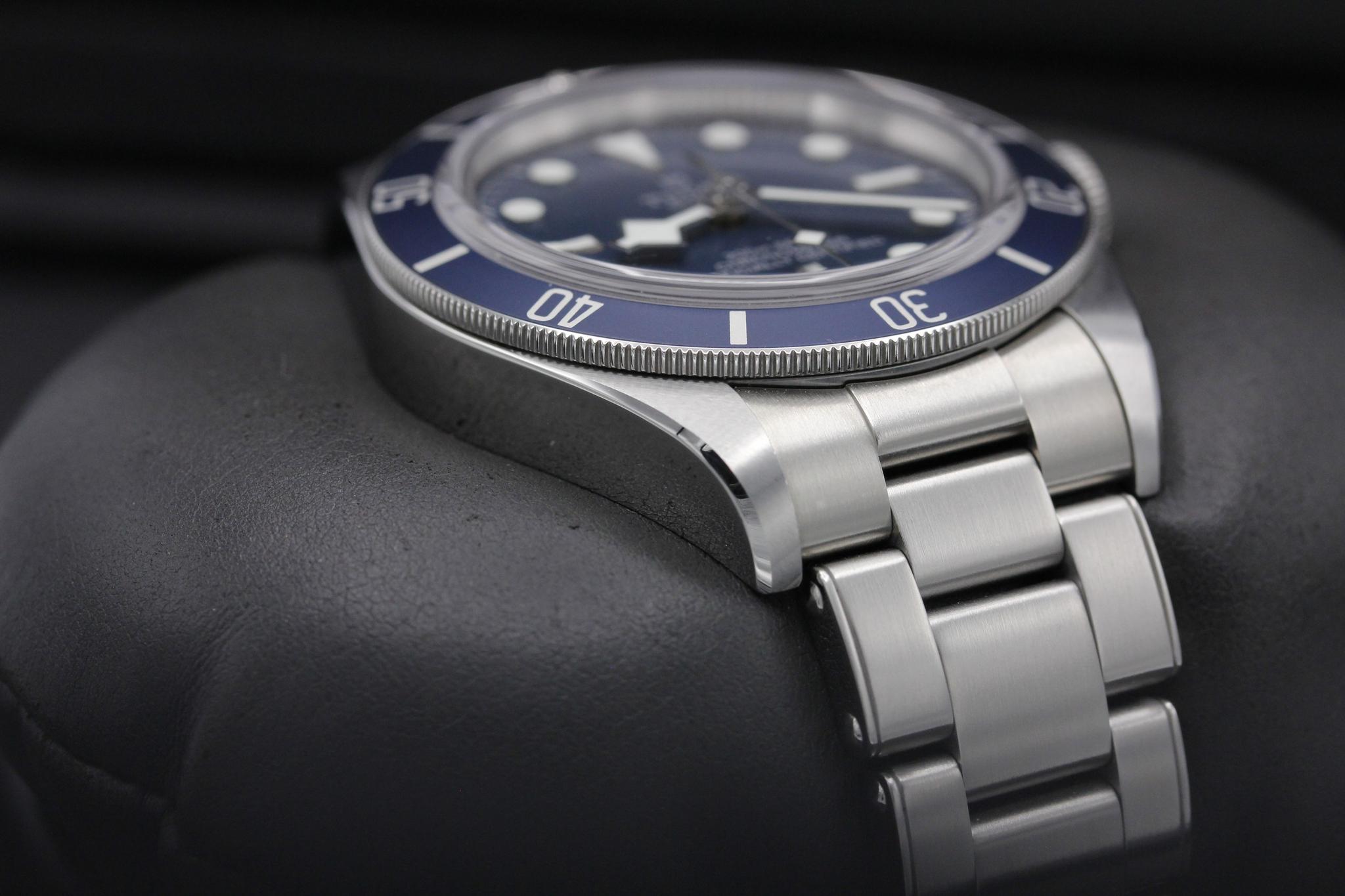 Watch Image 6