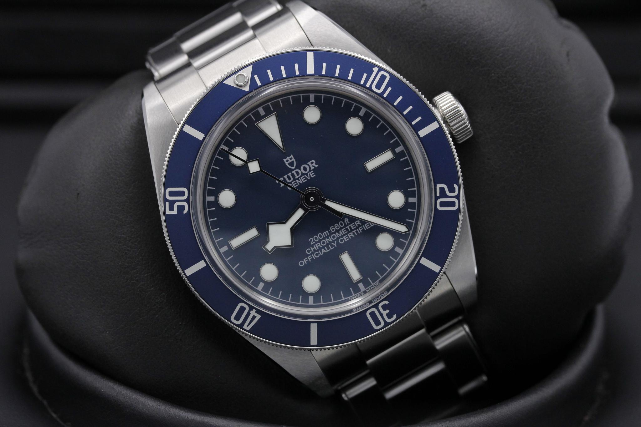 Watch Image 9