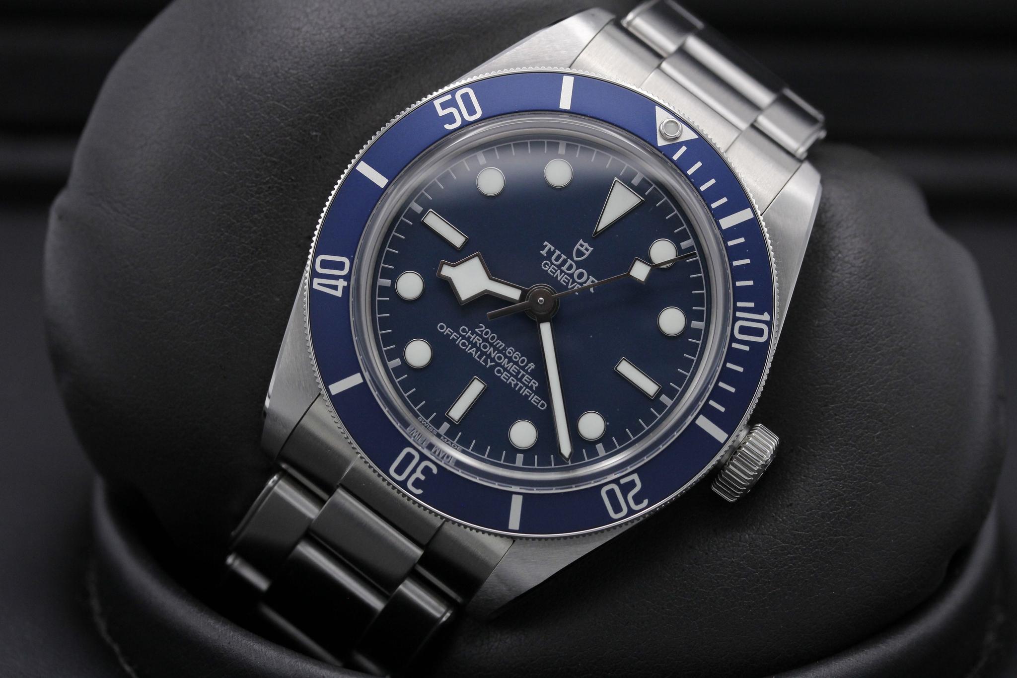 Watch Image 10