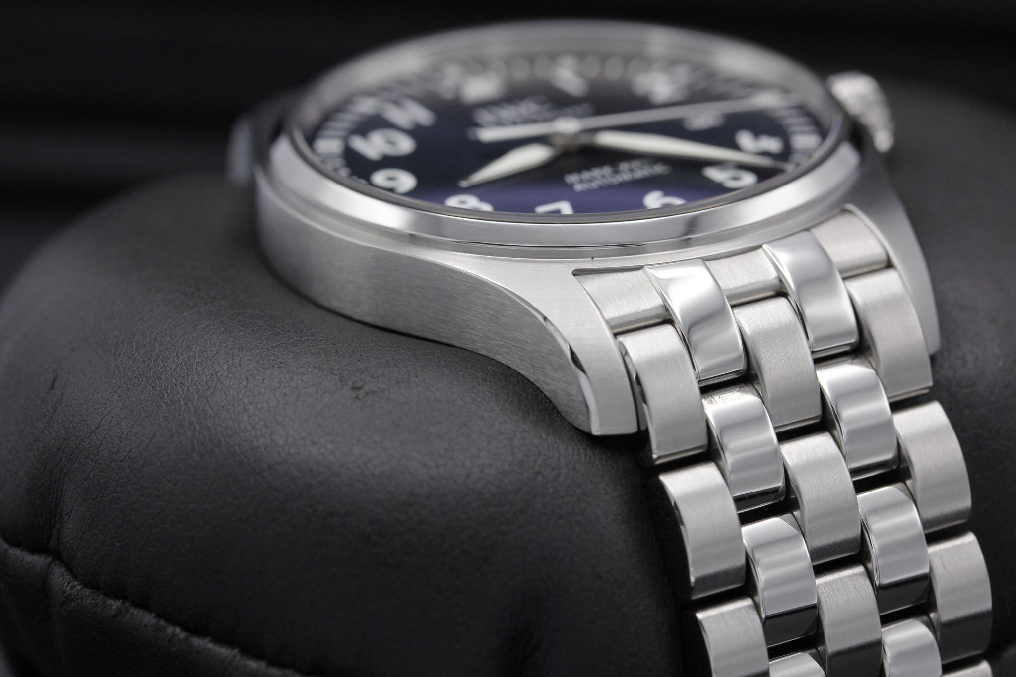 Watch Image 6