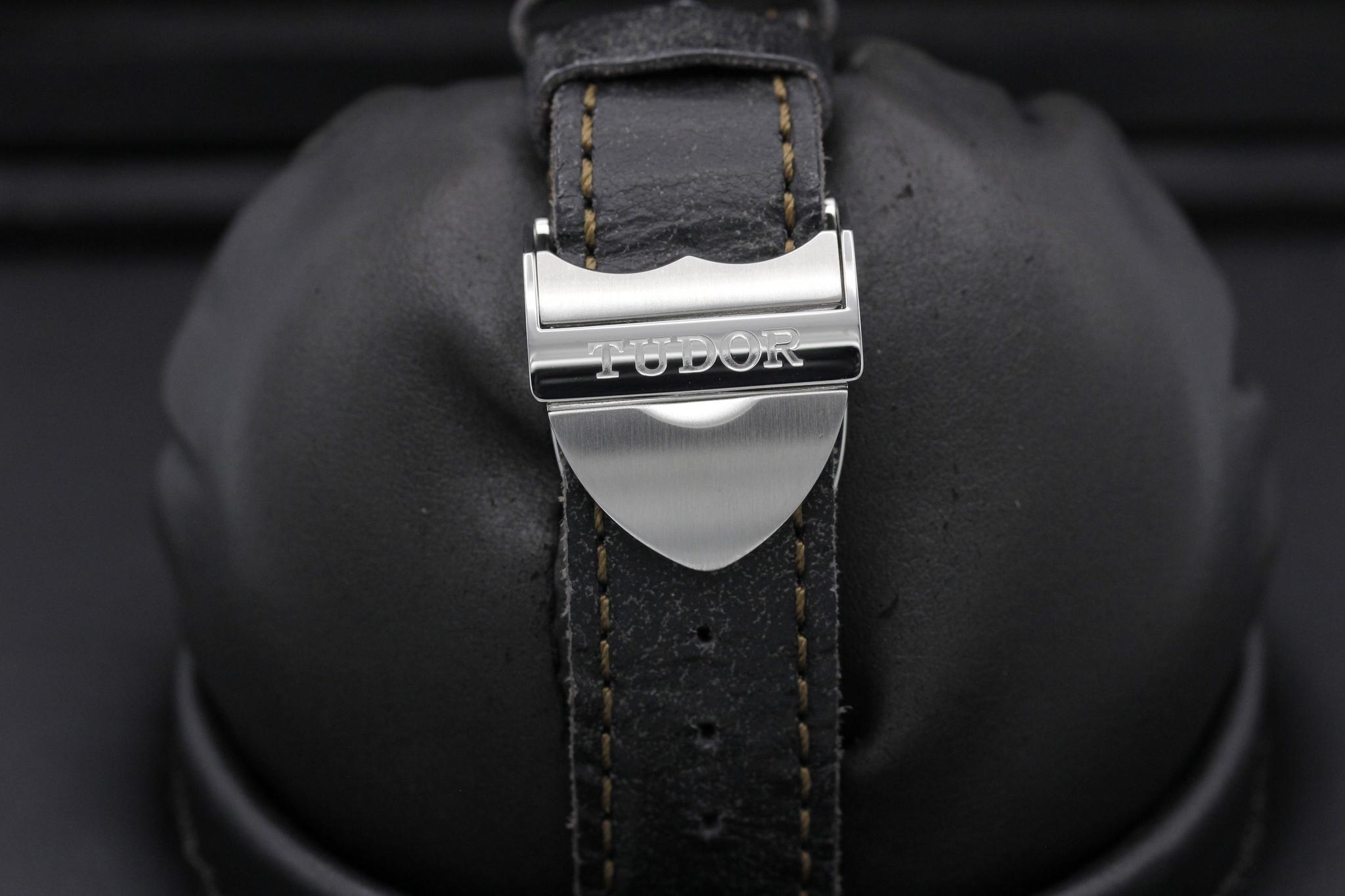 Watch Image 8