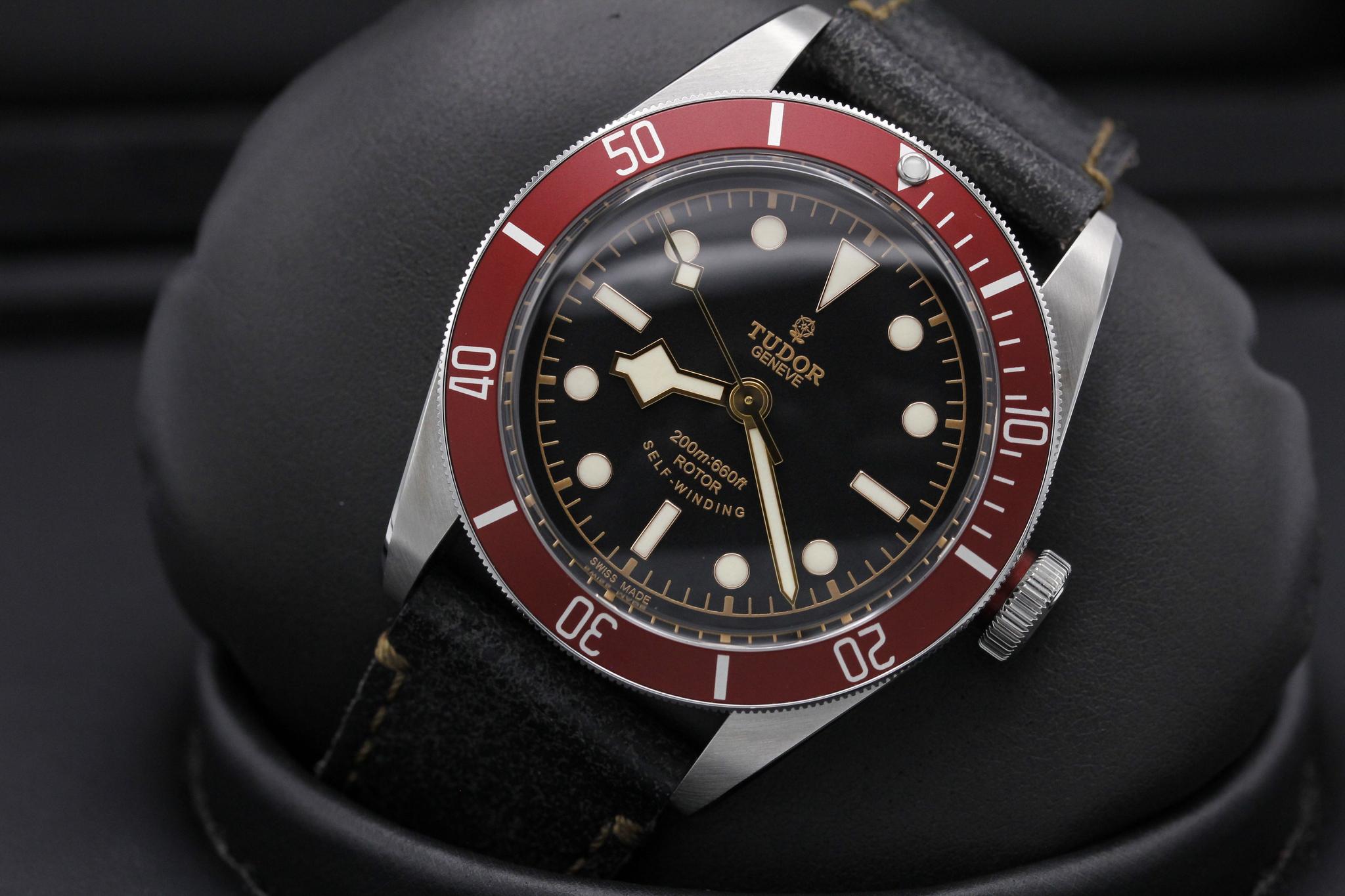 Watch Image 10