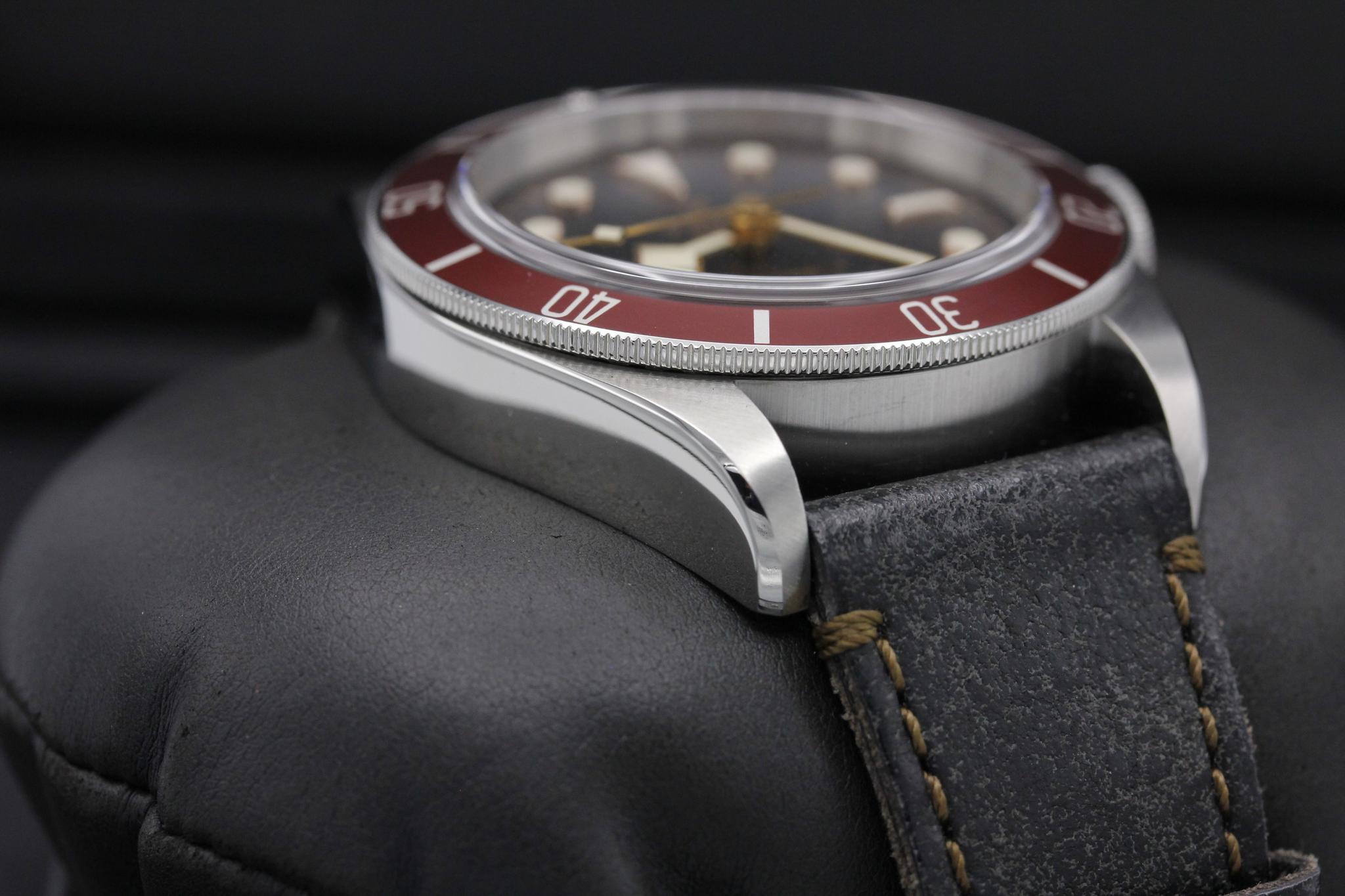 Watch Image 6