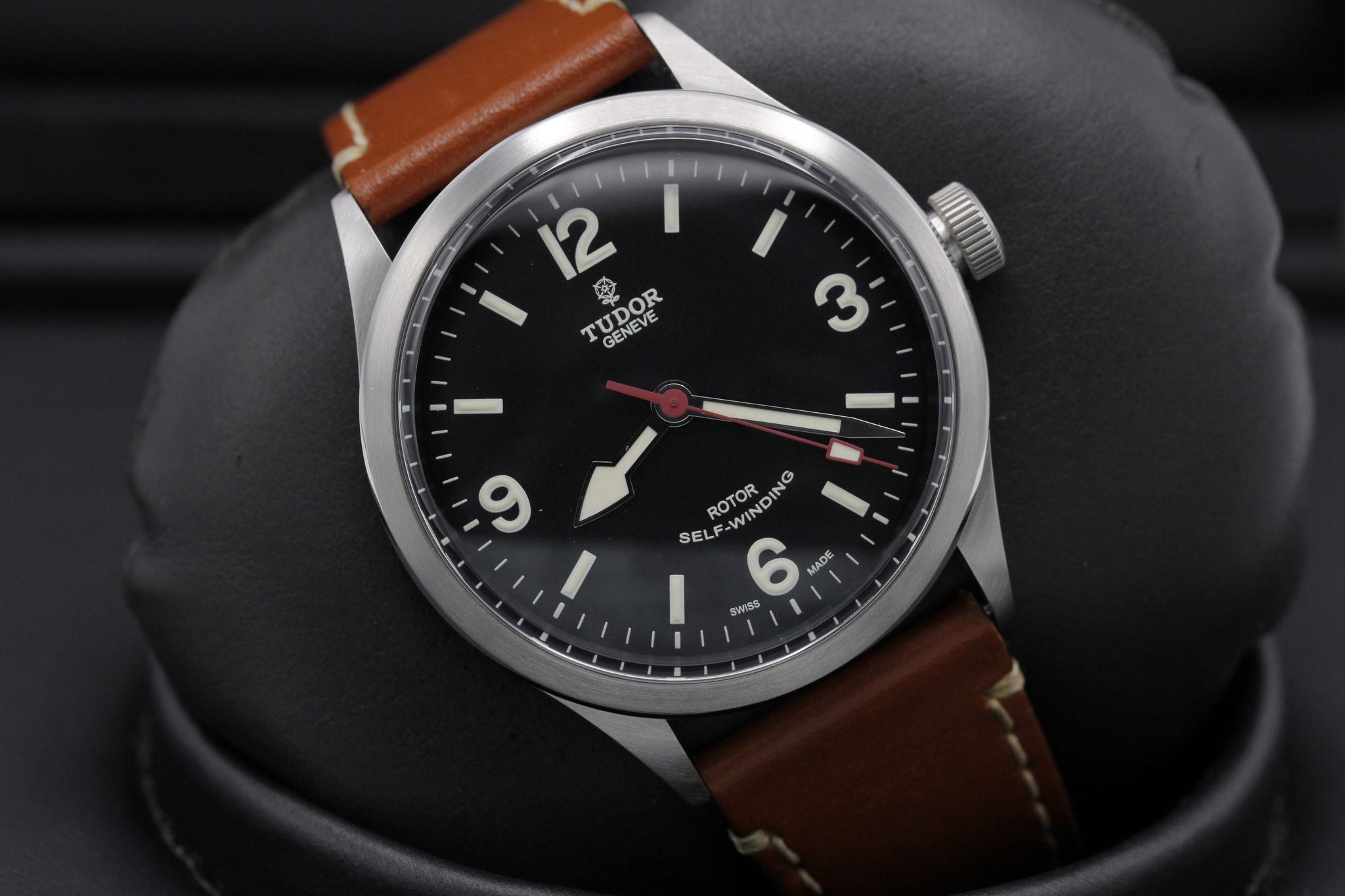 Watch Image 9