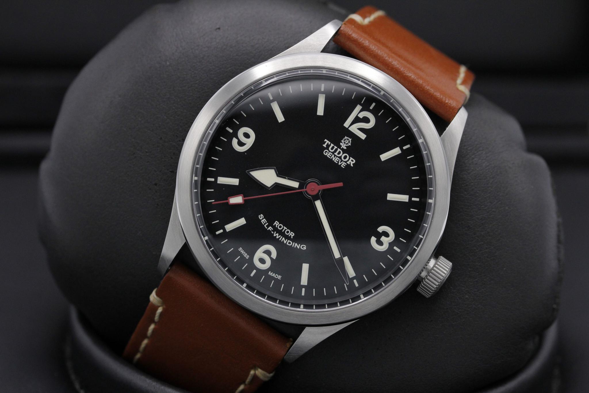 Watch Image 10