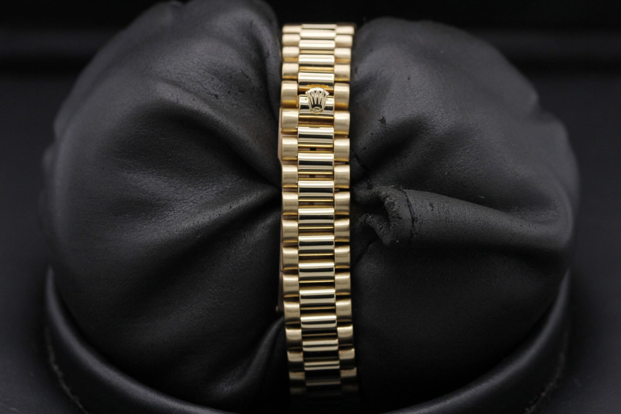 Watch Image 8