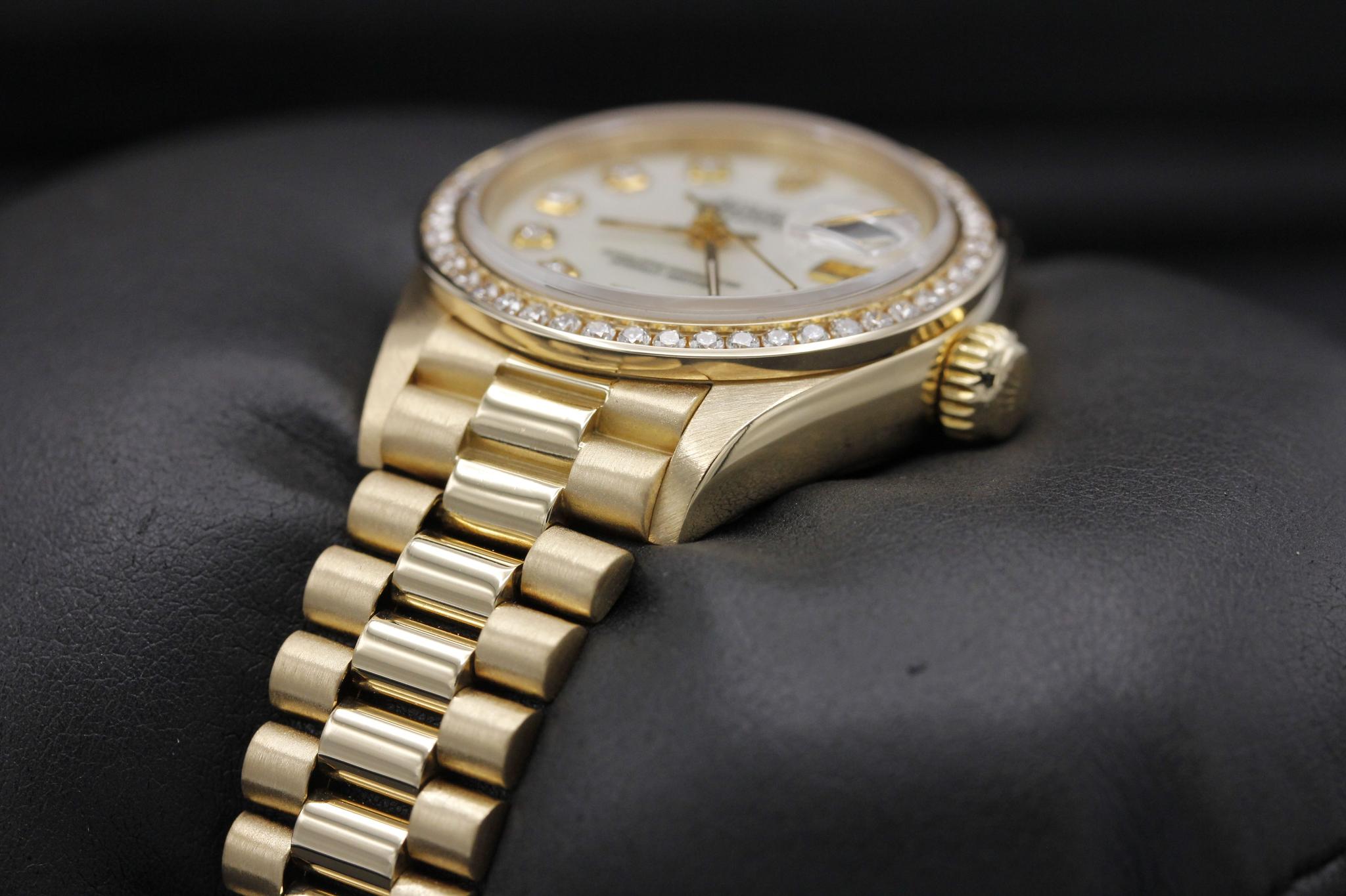 Watch Image 2