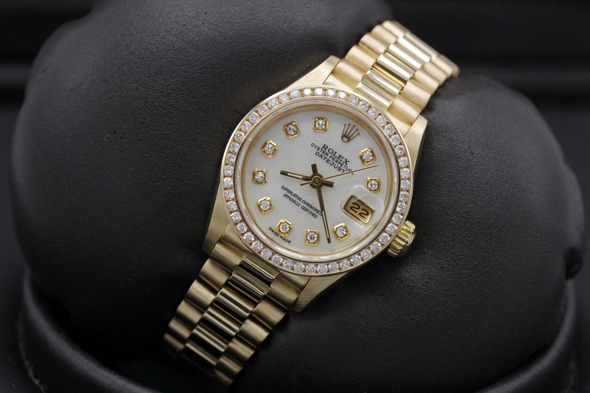 Watch Image 10