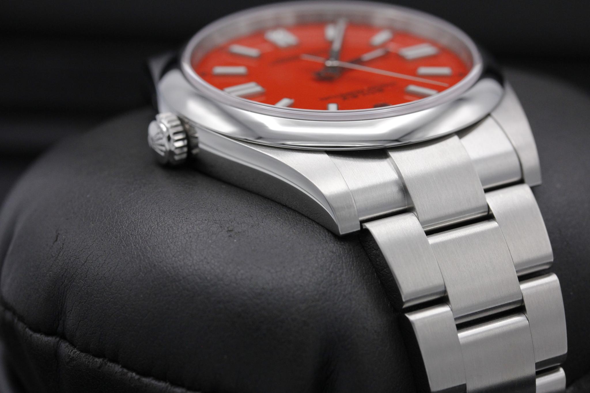 Watch Image 4