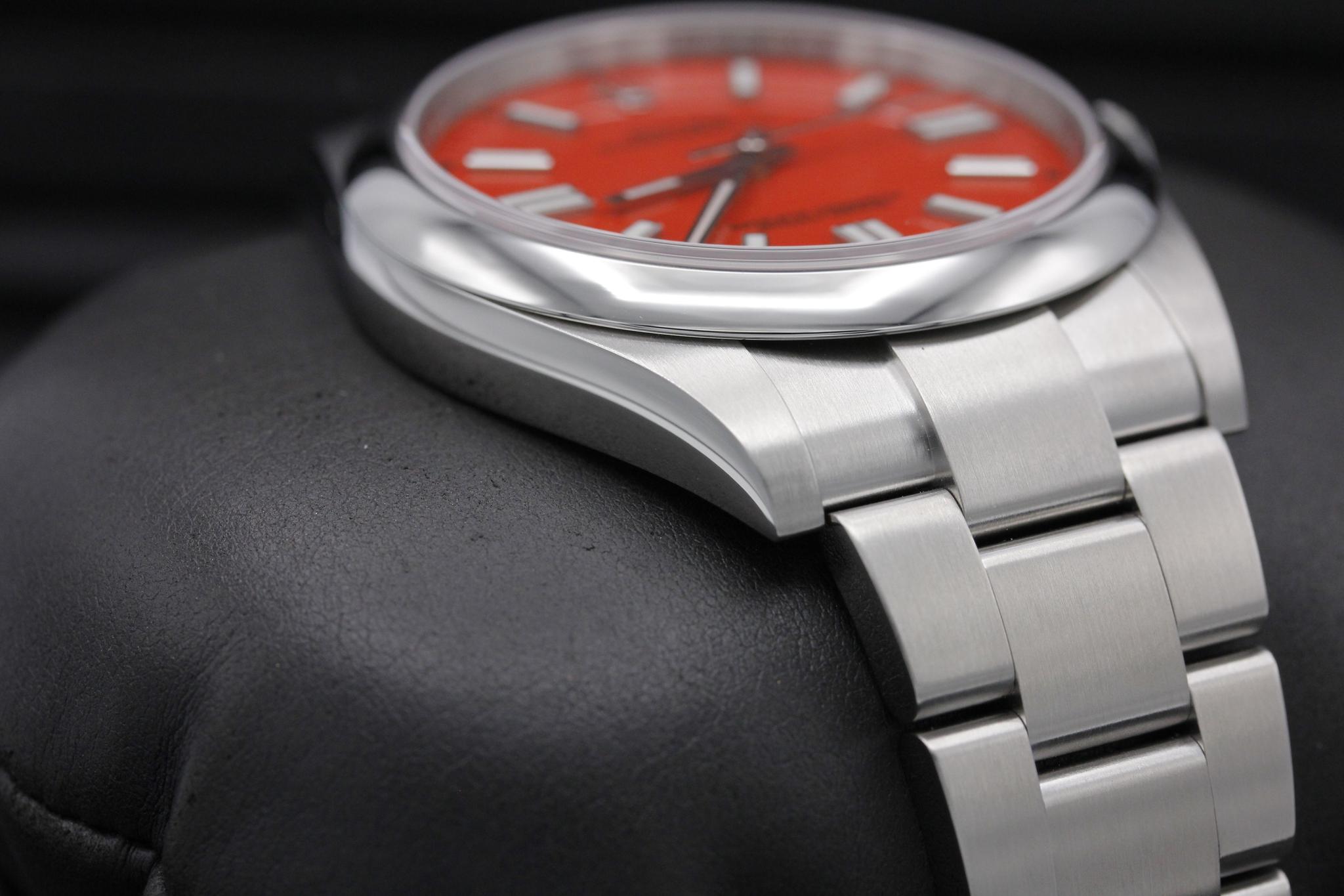 Watch Image 6