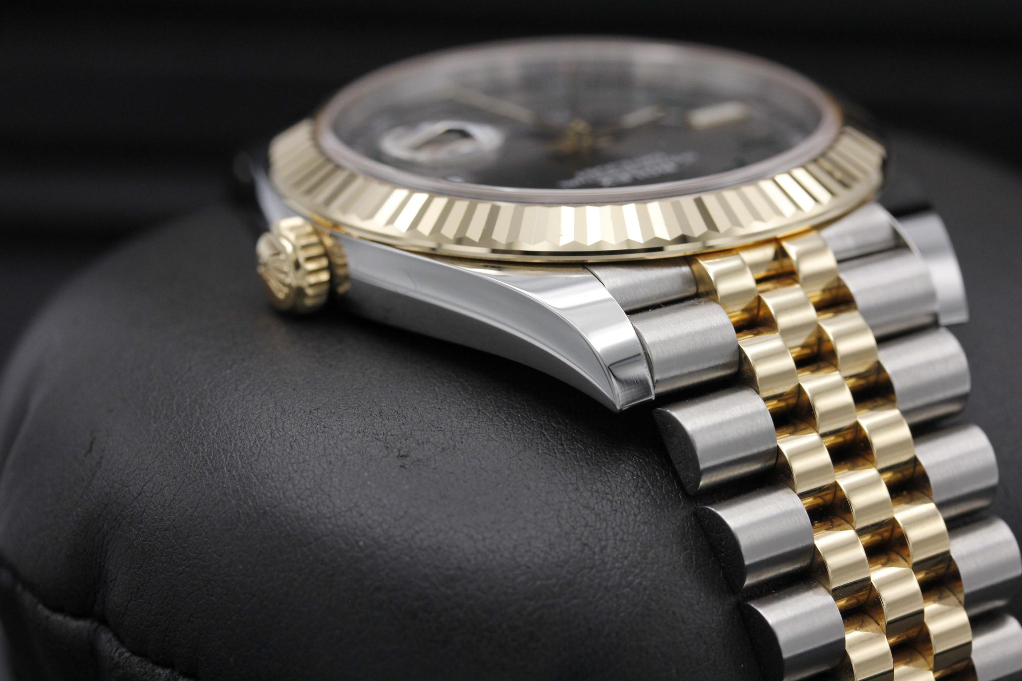 Watch Image 4