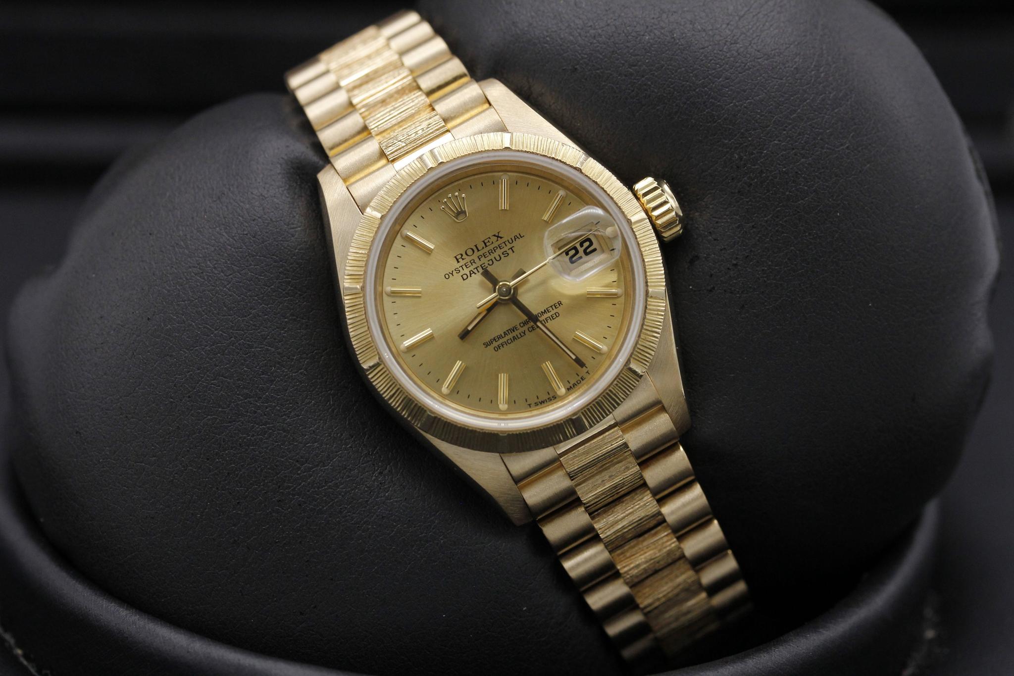 Watch Image 9