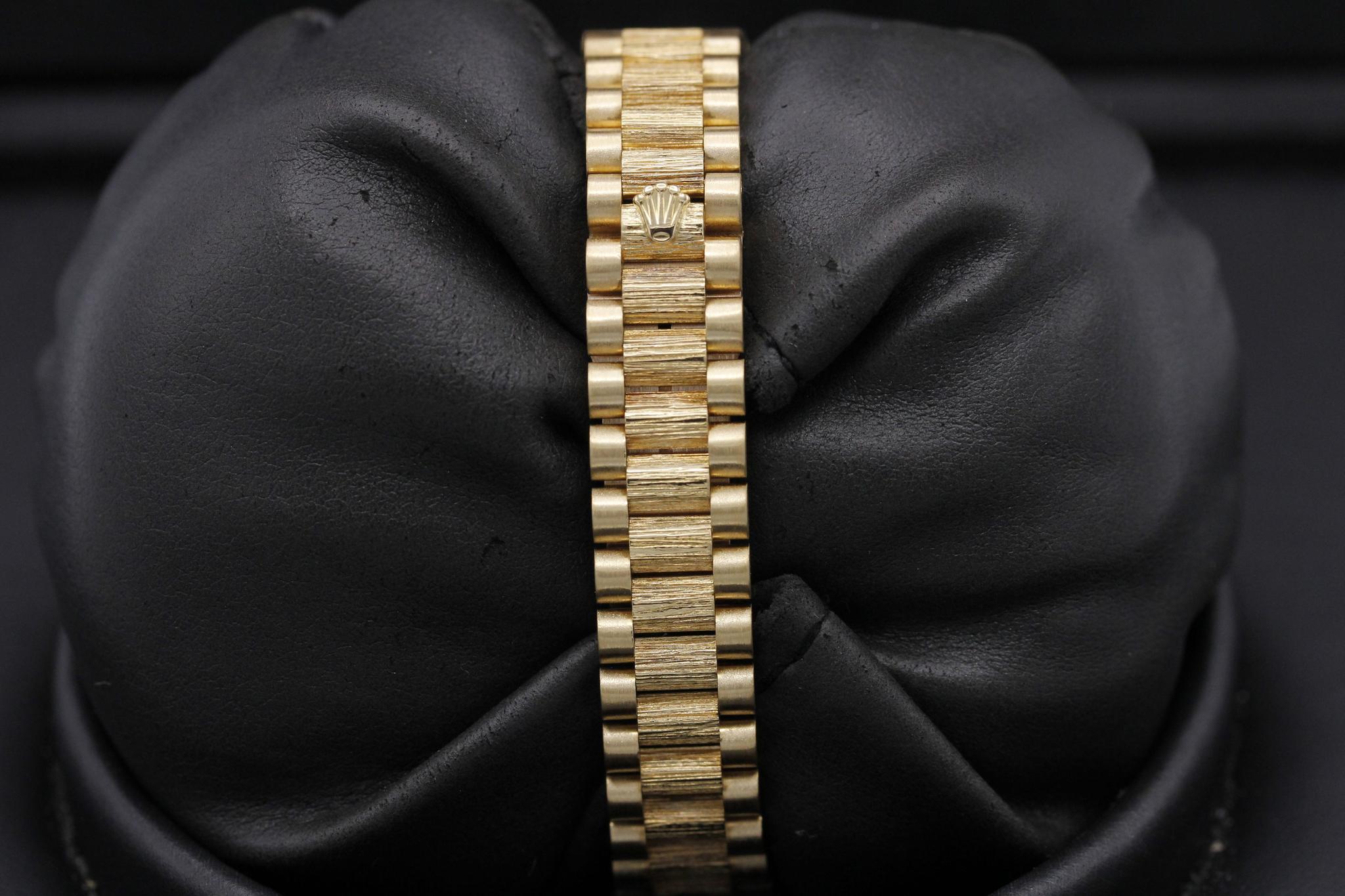 Watch Image 8