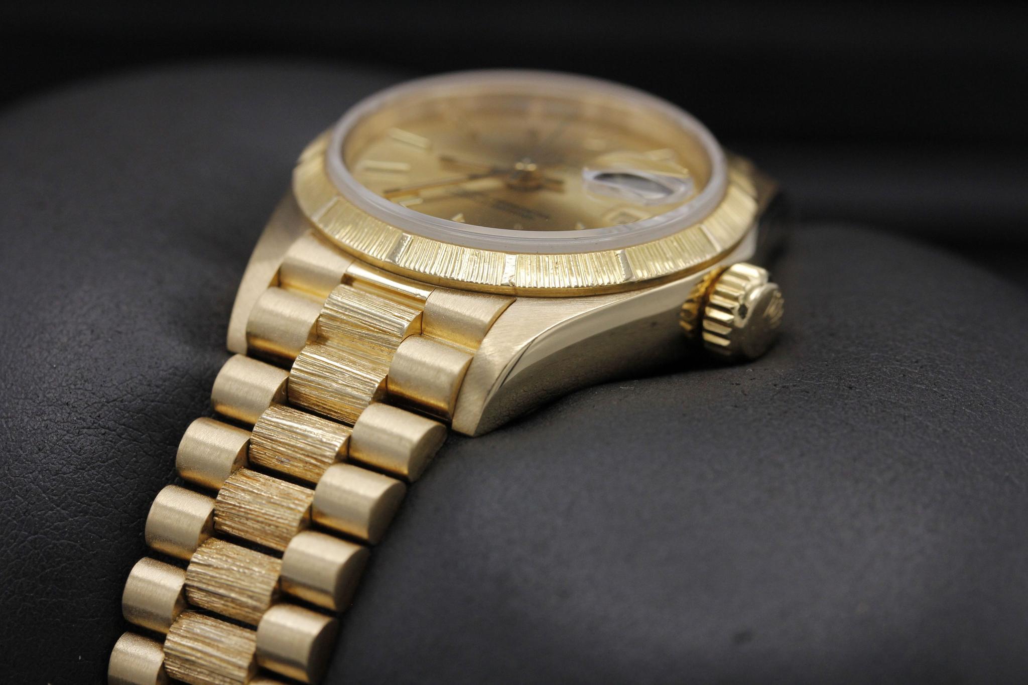 Watch Image 2