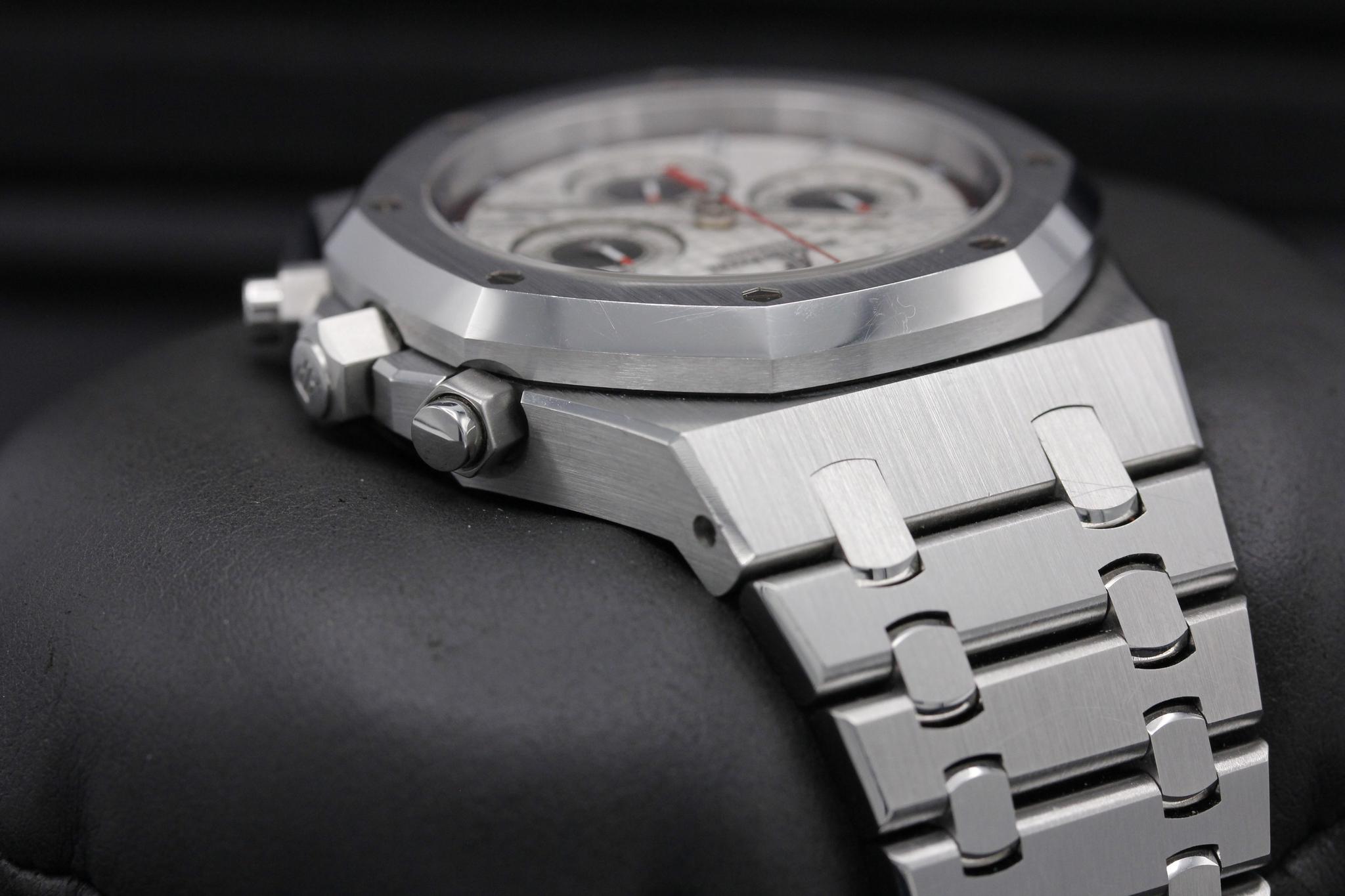 Watch Image 4