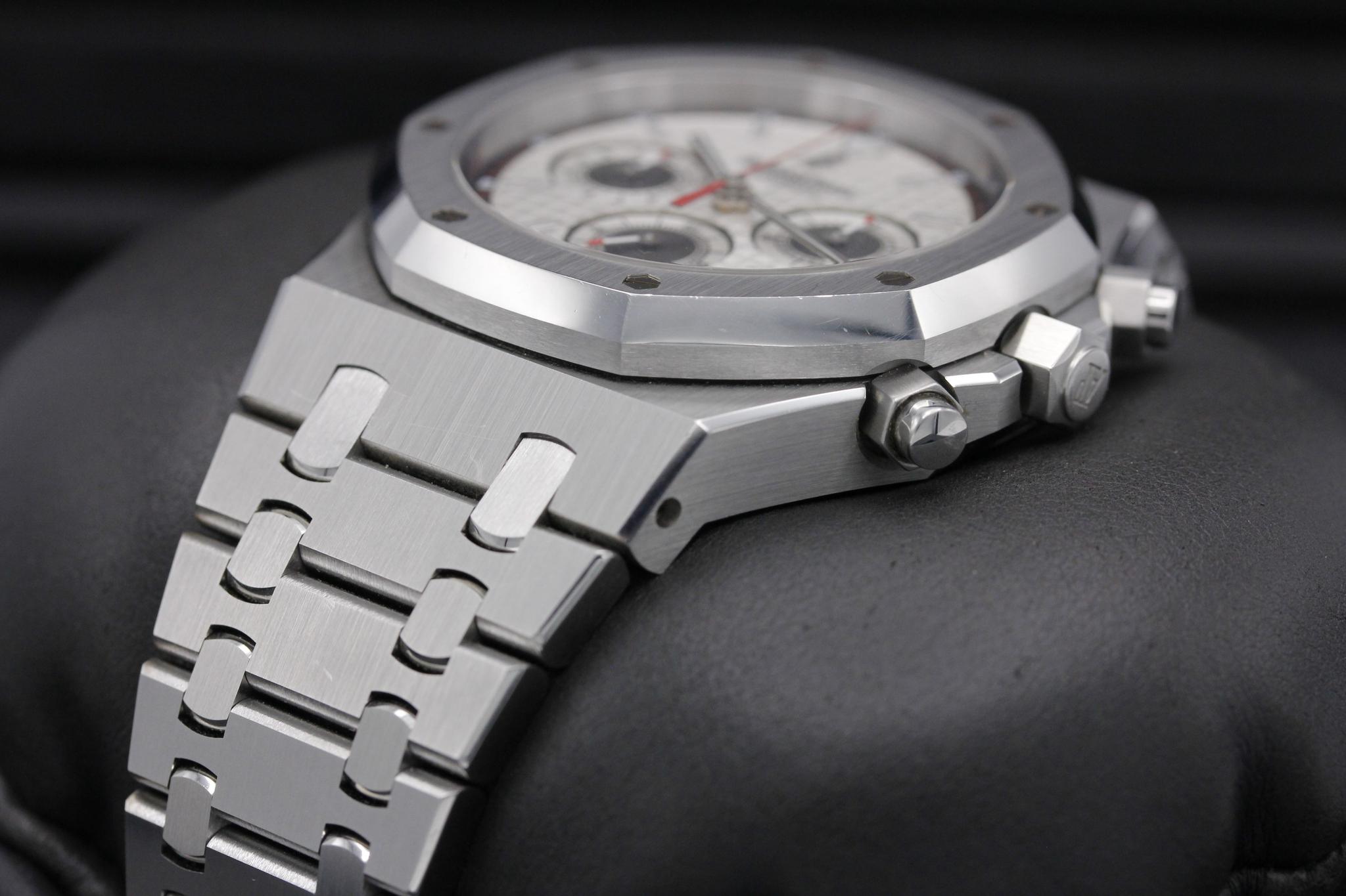 Watch Image 2