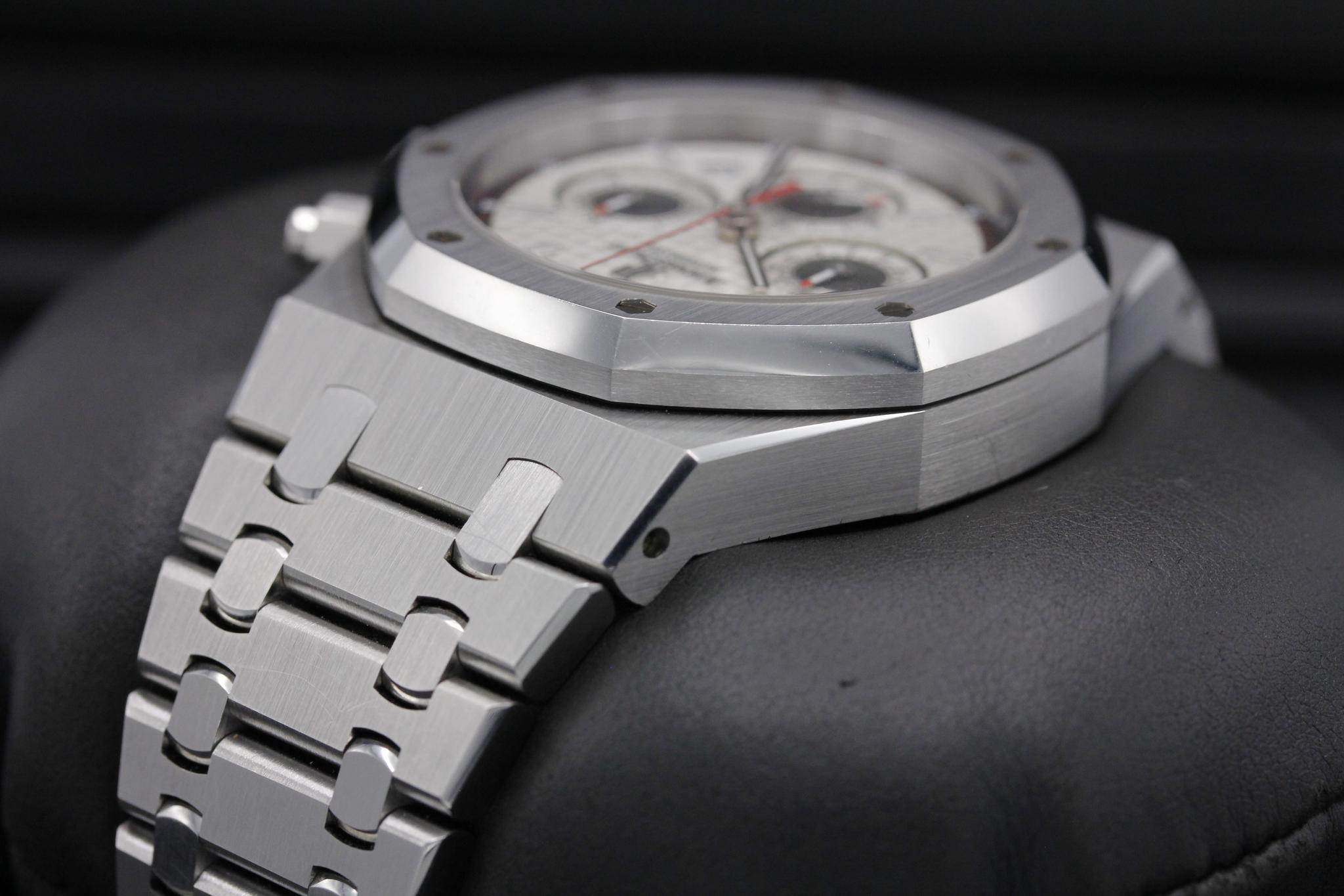 Watch Image 5