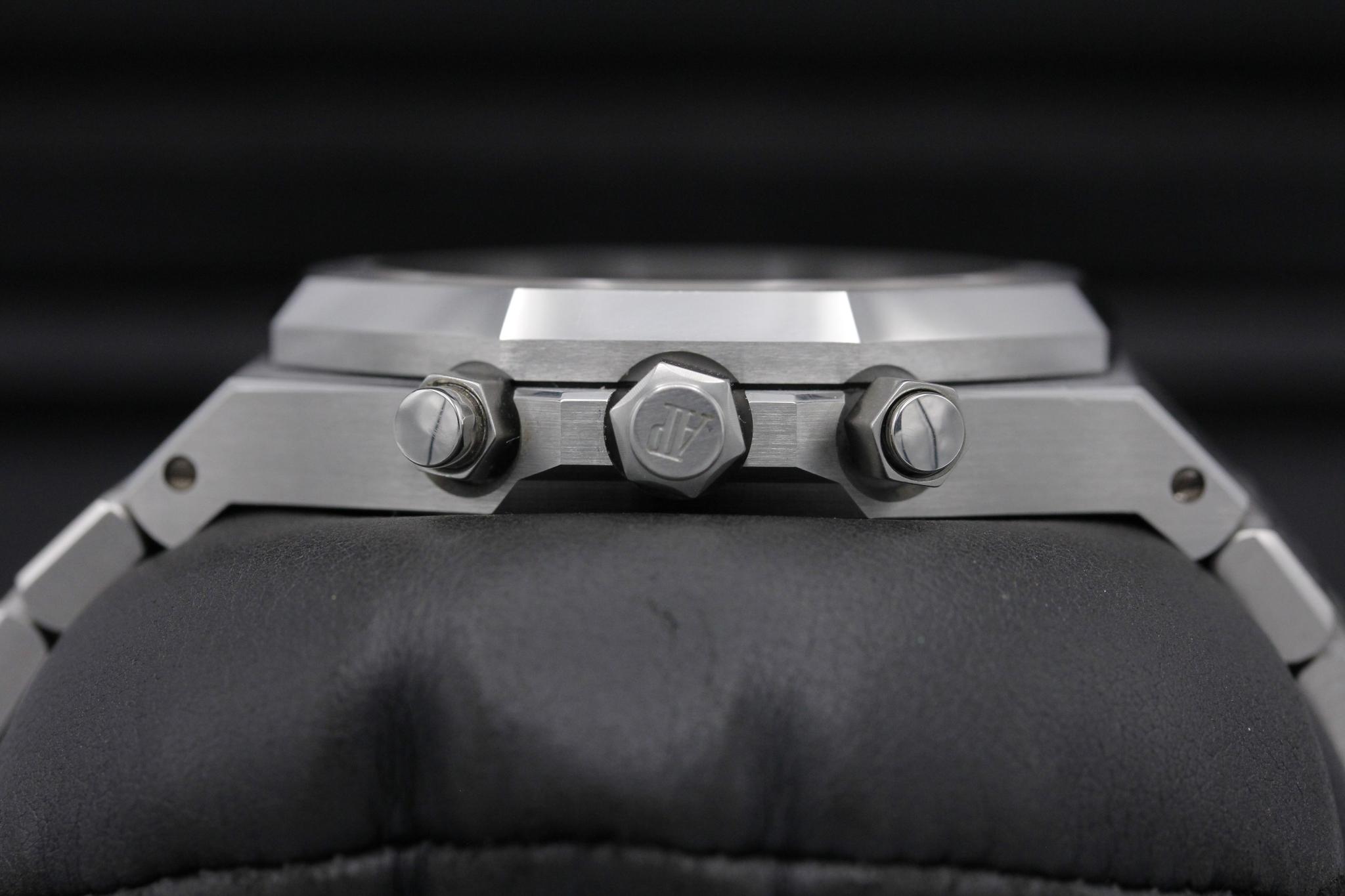 Watch Image 3