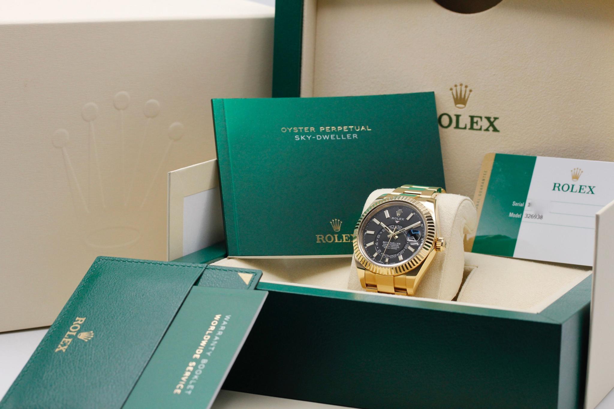 Watch Image 11