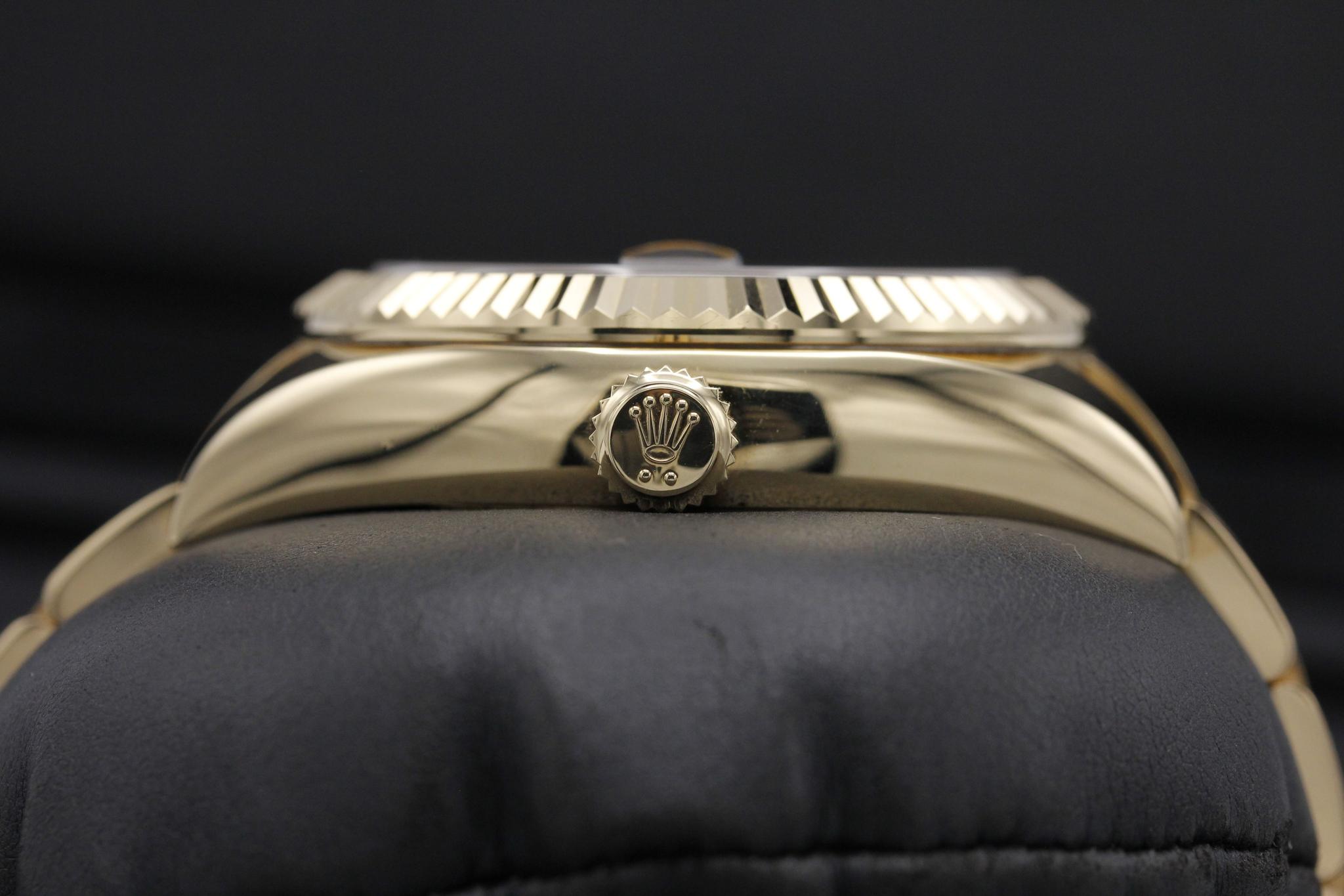 Watch Image 3
